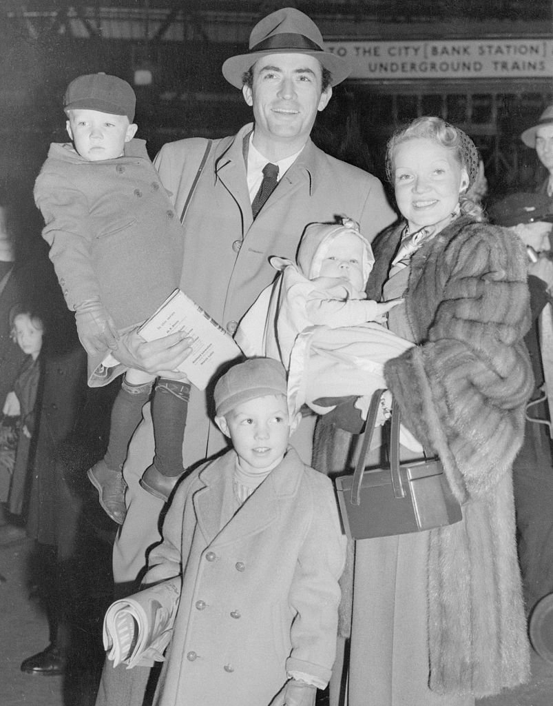 Gregory Peck and wife Greta pose with their three sons. Gregory holds Stephen, Greta holds Carey, and Jonathan is at bottom | Photo: Getty Images