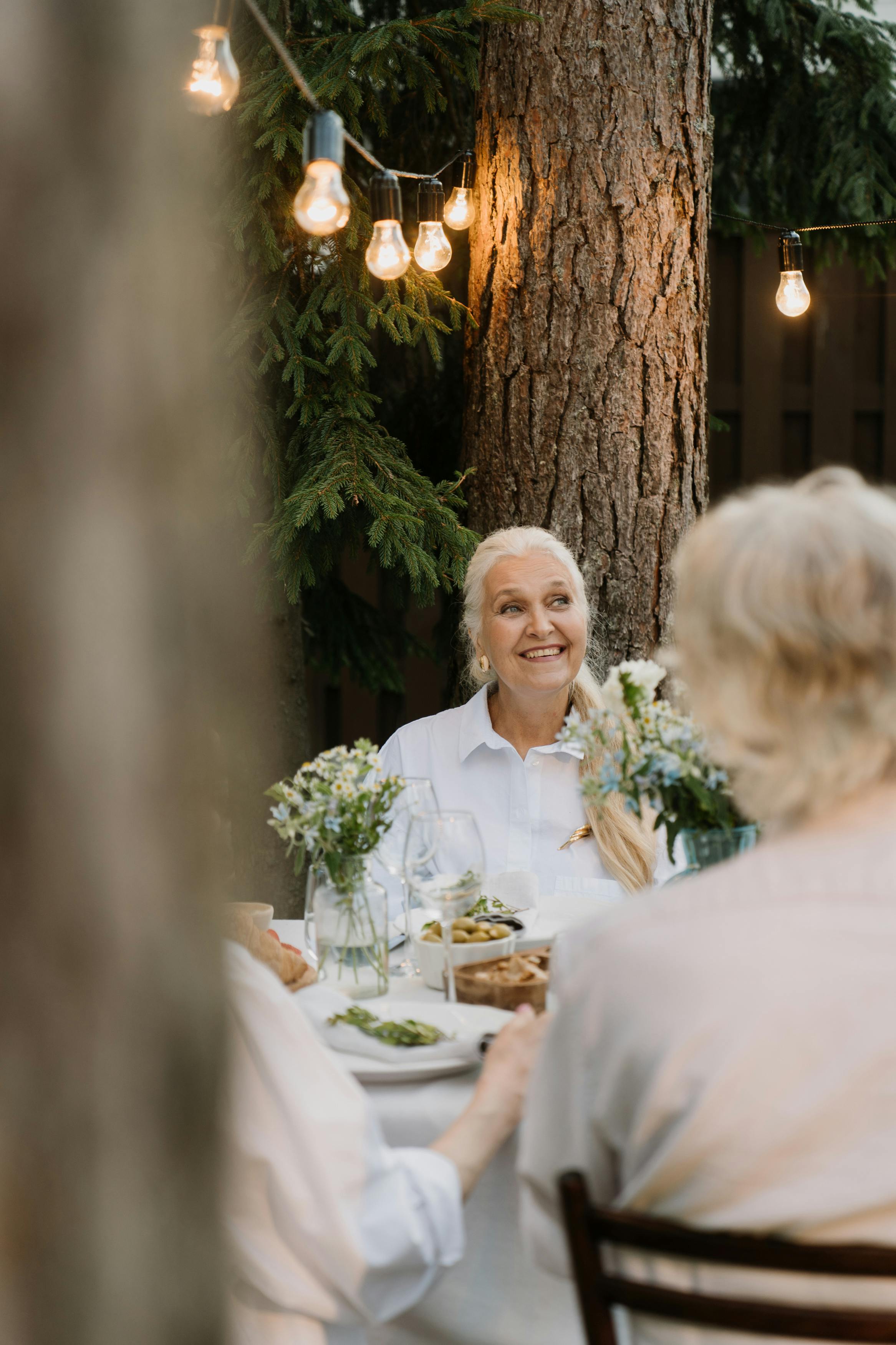 A woman saying something while surrounded by friends at an event | Source: Pexels