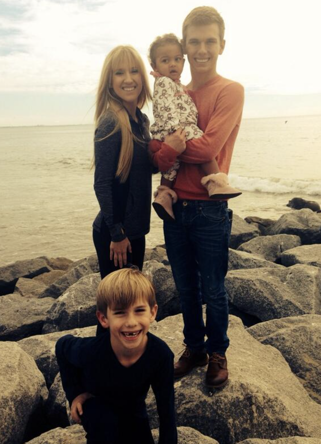 Chloe Chrisley with family from a post dated April 18, 2014. | Source: X/angej201211