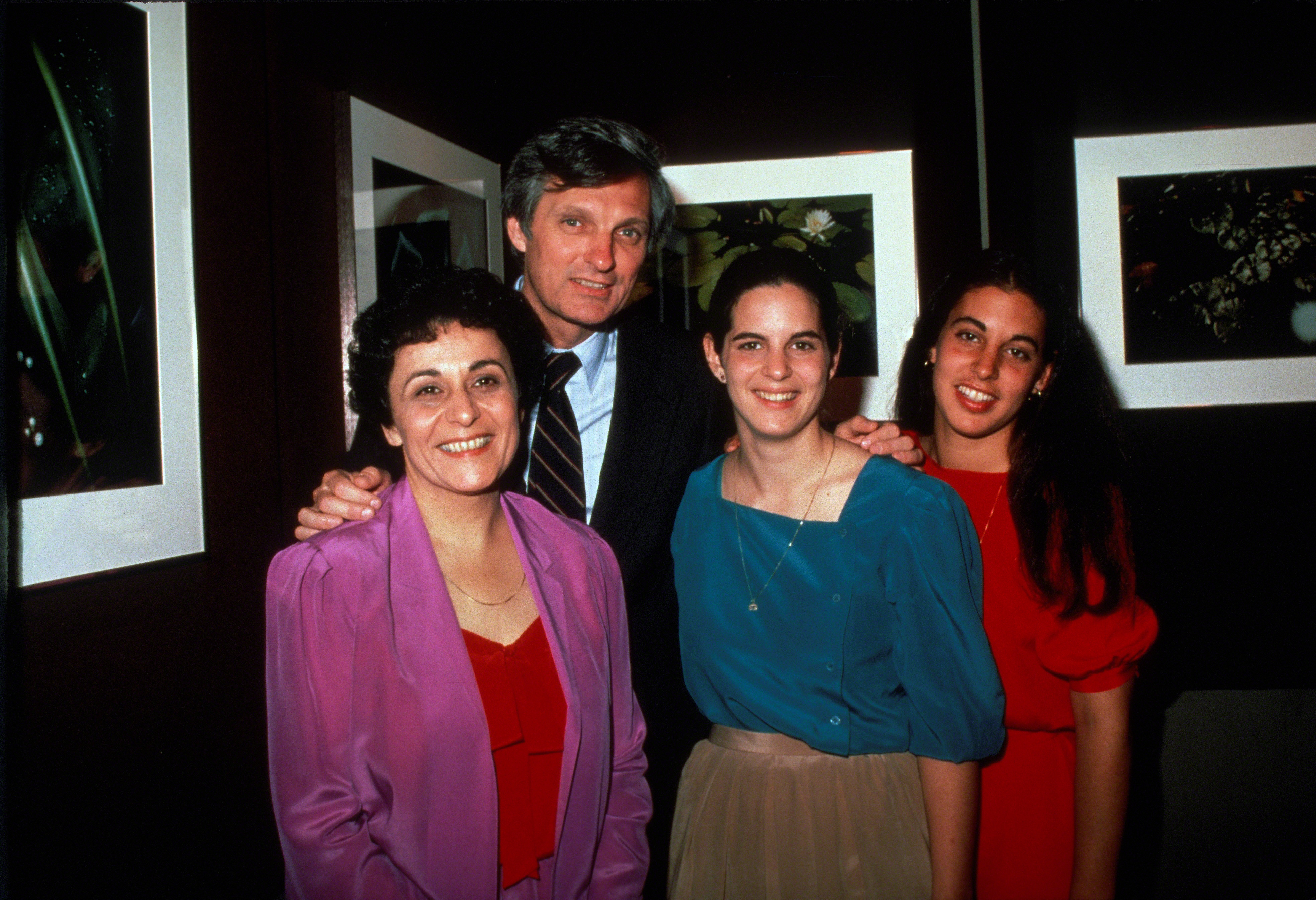 Alan Alda, his wife Arlene Alda, and their daughters are pictured in New York City circa 1981. | Source: Getty Images