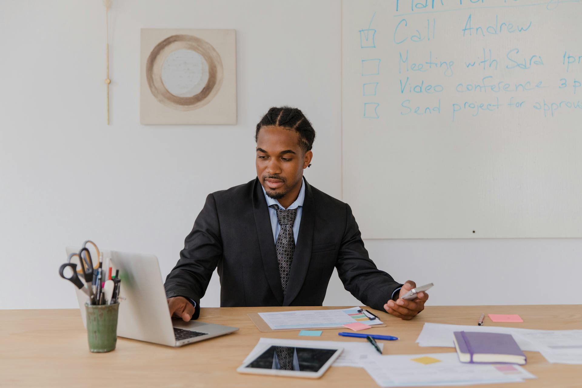 A man working in an office | Source: Pexels