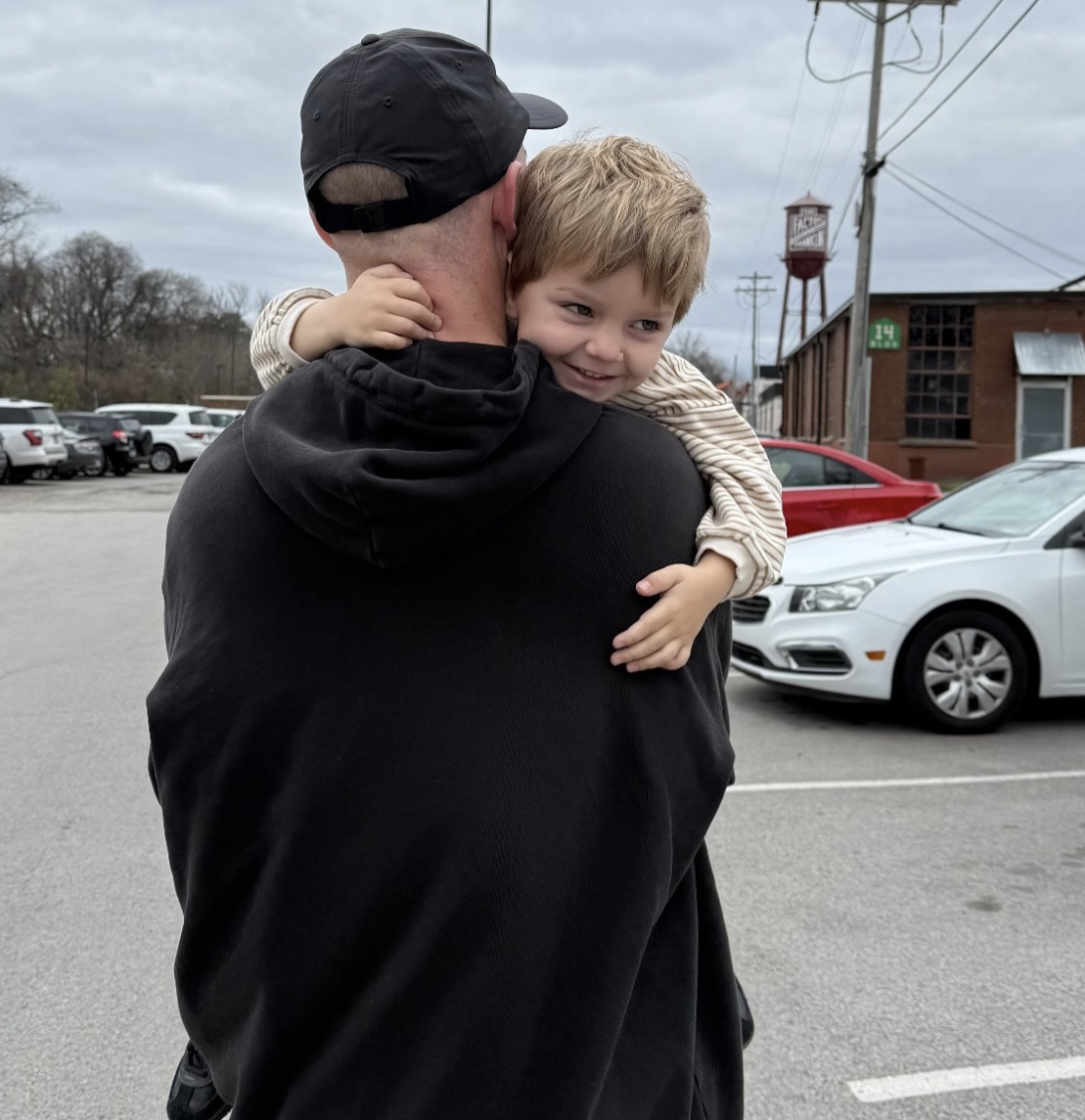 Trigg Kiser's dad, Brady, holds him while walking, as seen in a photo dated January 4, 2025 | Source: Instagram/emiliekiser