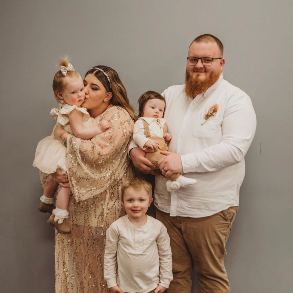 Jasmine and Thomas Agan with their children, seen in a post dated January 29, 2025 | Source: Facebook/jasmine.dae.39