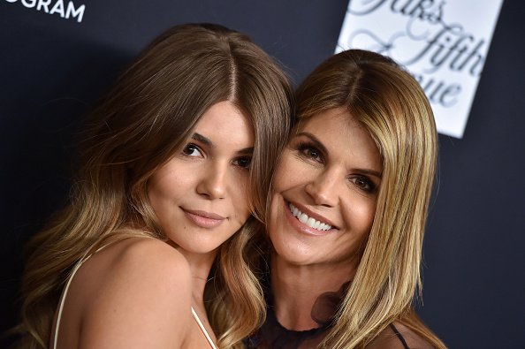  Actress Lori Loughlin and daughter Olivia Jade Giannulli at the Women's Cancer Research Fund's event in Beverly Hills, California. | Photo: Getty Images