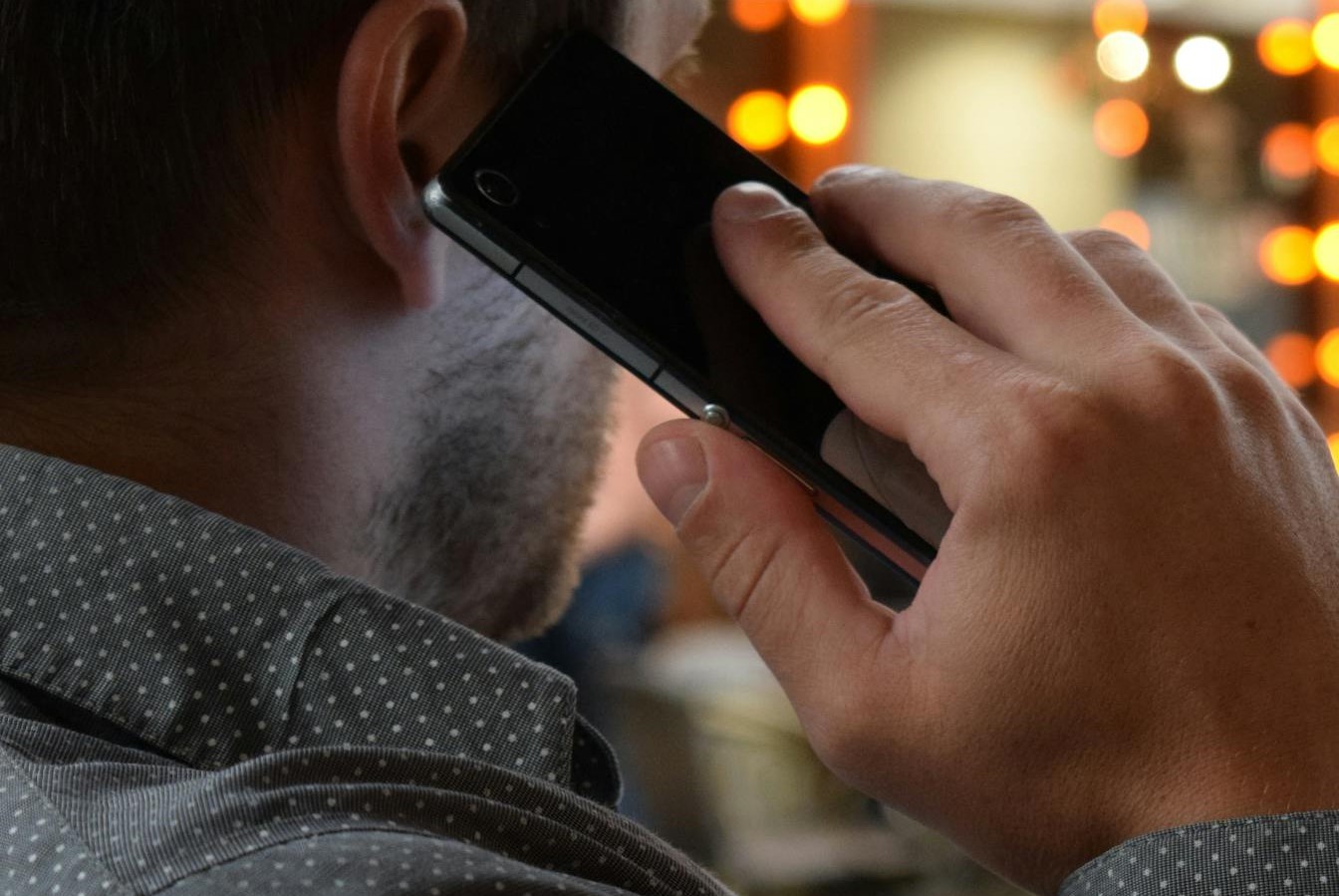 A man talking on the phone | Source: Pexels