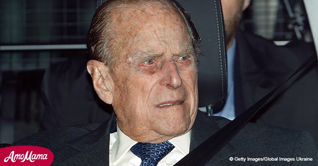 Le prince Philip a été pris en flagrant délit de conduite sans ceinture de sécurité 48 heures après un accident quasi mortel