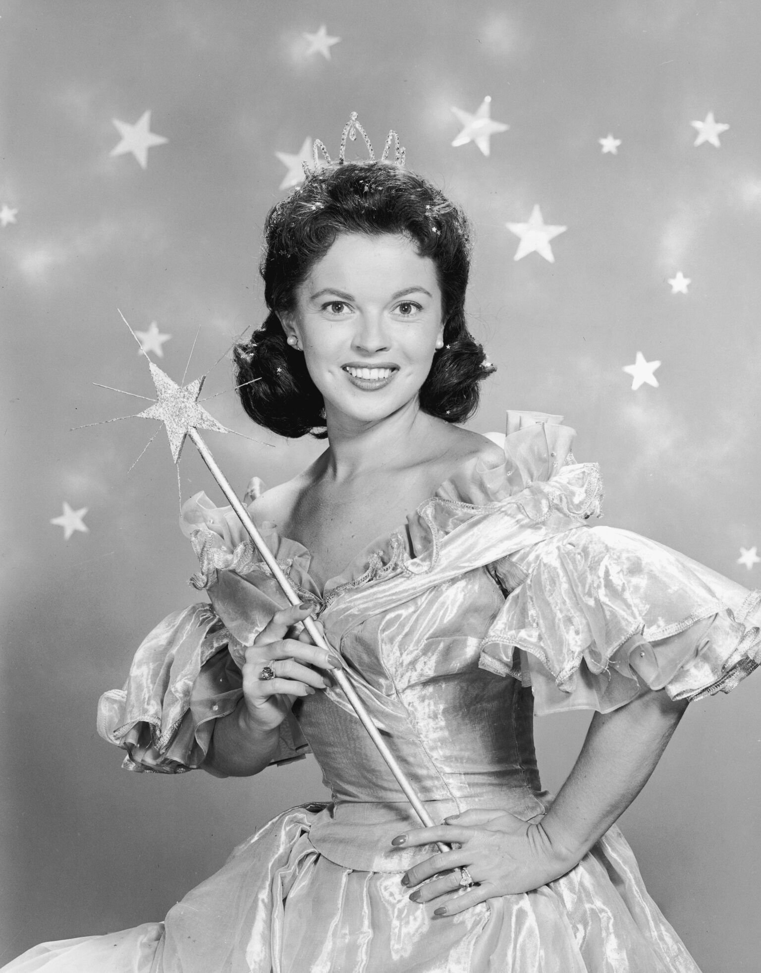  American actor Shirley Temple wears a fairy godmother costume, which includes a magic wand and a tiara, in a promotional portrait for her television series of dramatized fairy tales, 'Shirley Temple's Storybook' circa 1958 | Photo: Getty Images