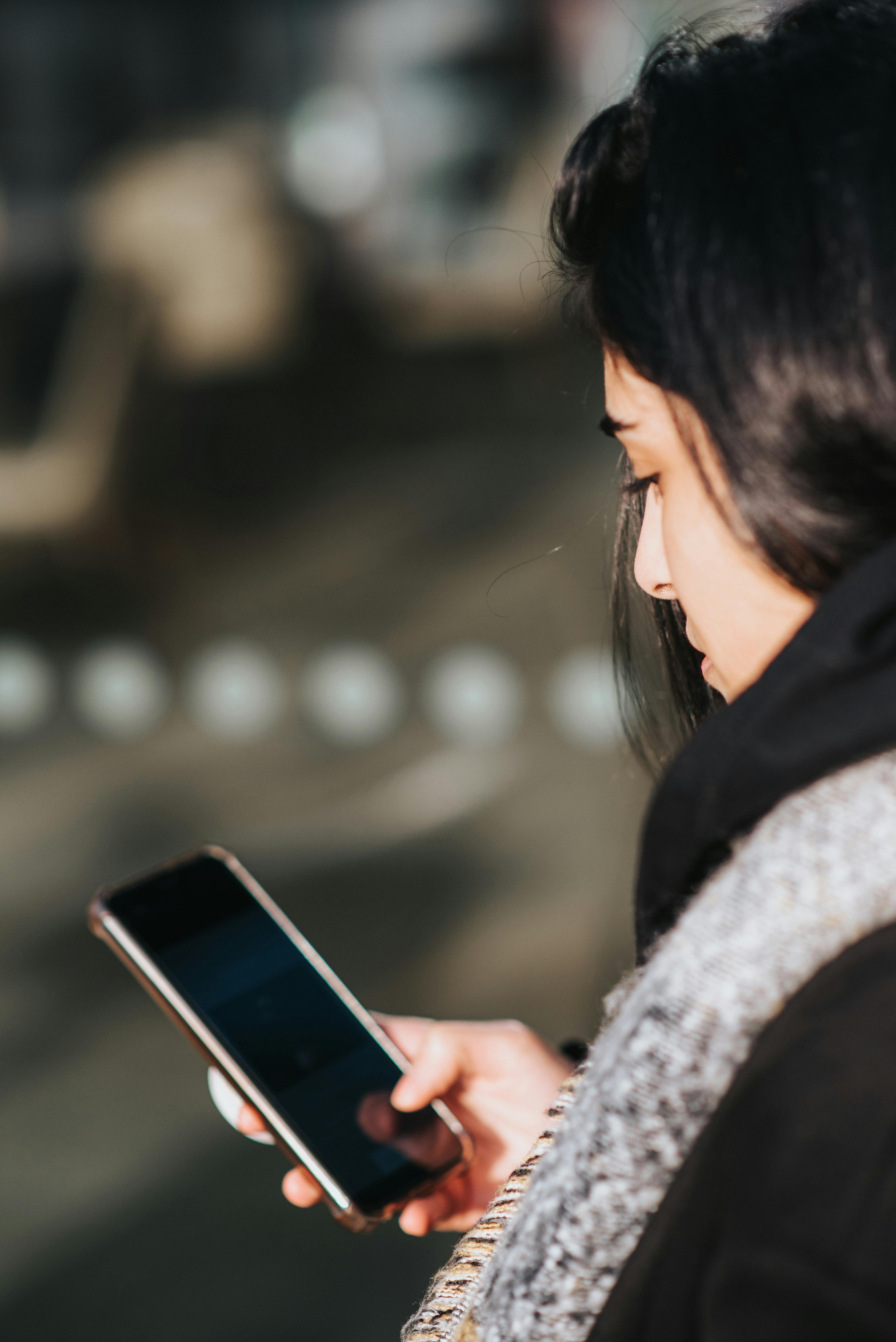 A woman looking at her phone | Source: Pexels