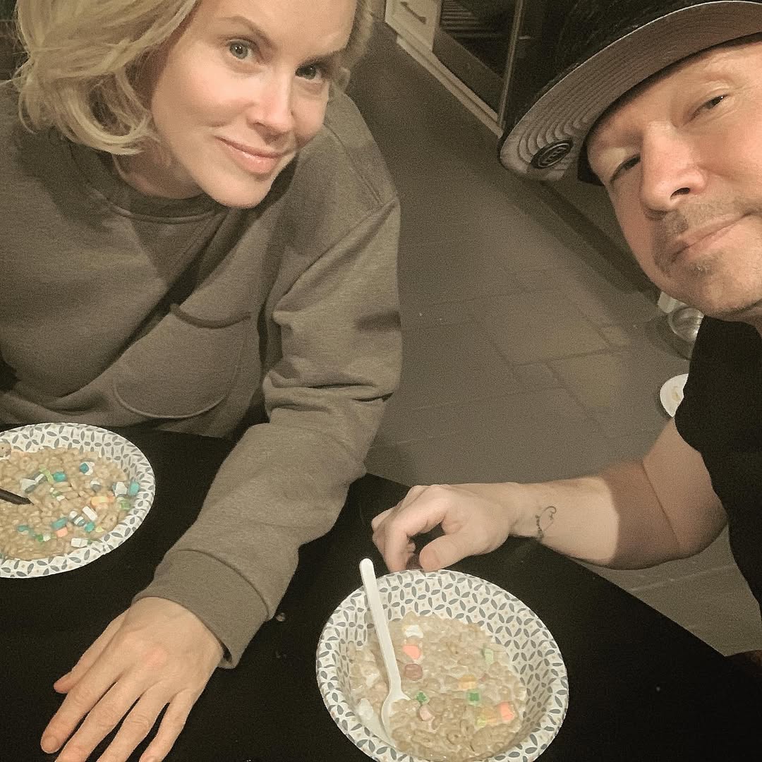 Jenny McCarthy and Donnie Wahlberg from a post dated April 18, 2020. | Source: Instagram/donniewahlberg