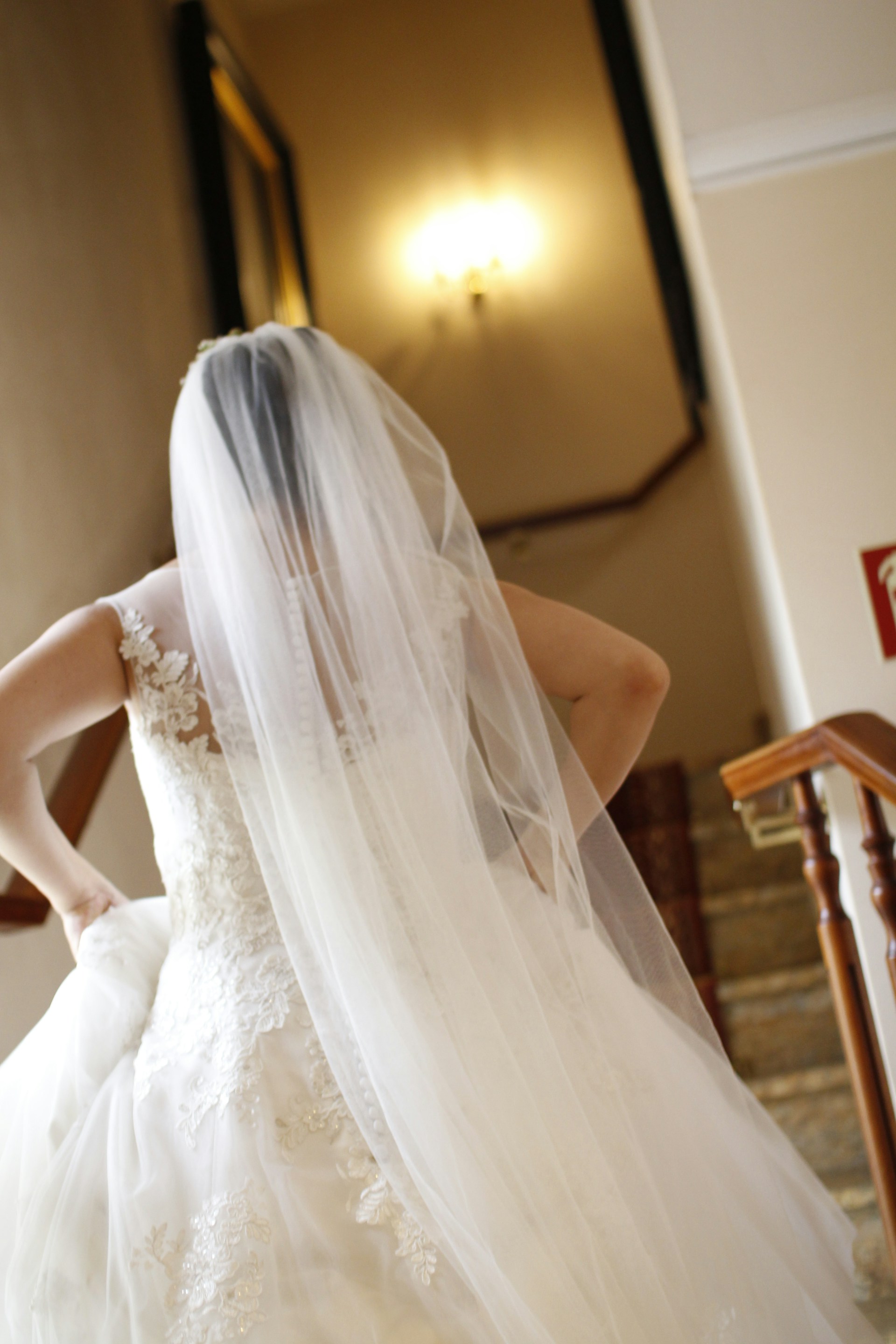A bride walking on the stairs | Source: Unsplash