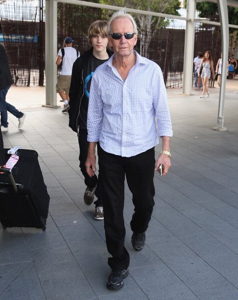 Paul Hogan arrive at Sydney International Airport | Photo: Getty Images