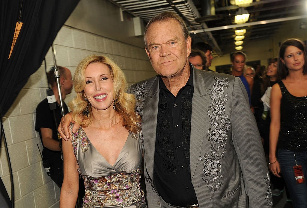 Kim Campbell and Glen Campbell attend the 2012 CMT Music awards at the Bridgestone Arena on June 6, 2012 | Photo: Getty Images