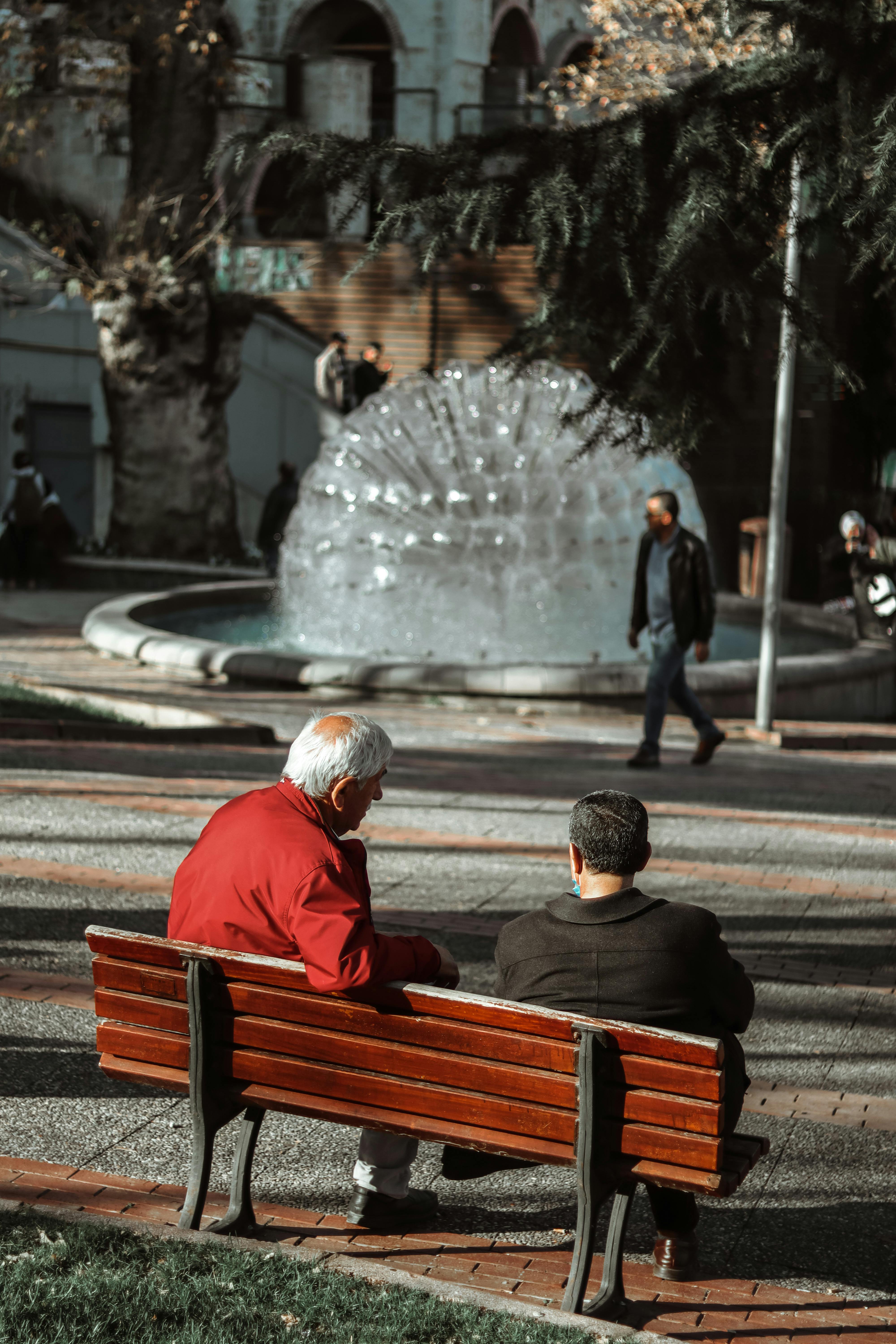 Two men talking | Source: Pexels