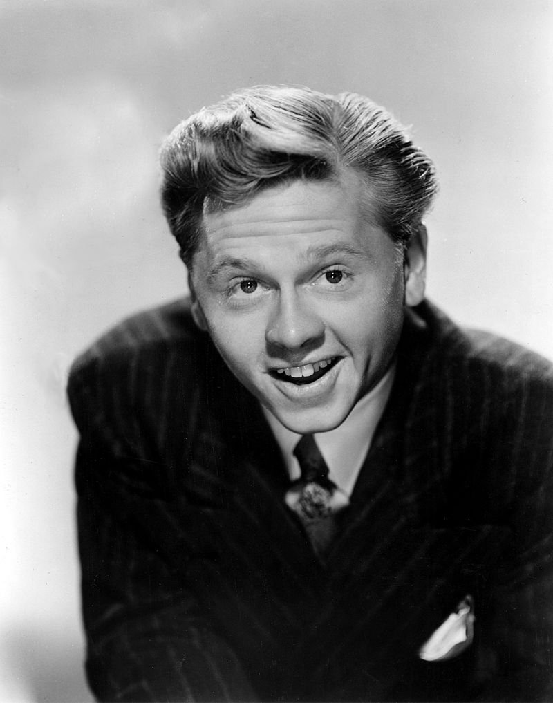 Mickey Rooney in 1945 | Source: Wikimedia Commons/Studio publicity still of Mickey Rooney still, marked as public domain