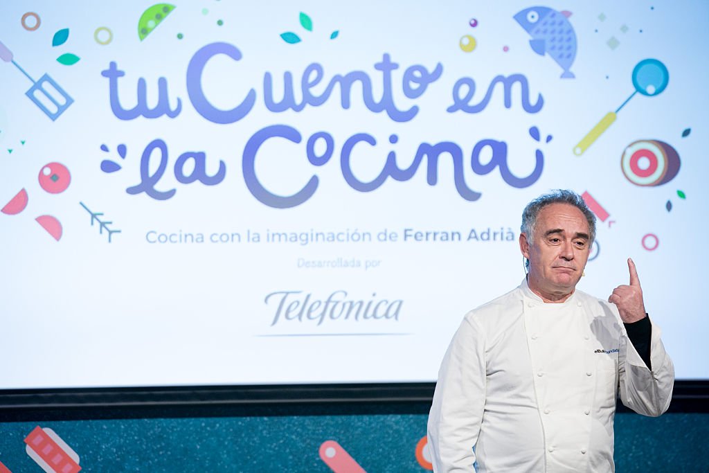 El chef Ferran Adrià presenta la aplicación 'Tu Cuento En La Cocina' en el Espacio Fundación Telefónica en 2016 en Madrid, España. | Foto: Getty Images
