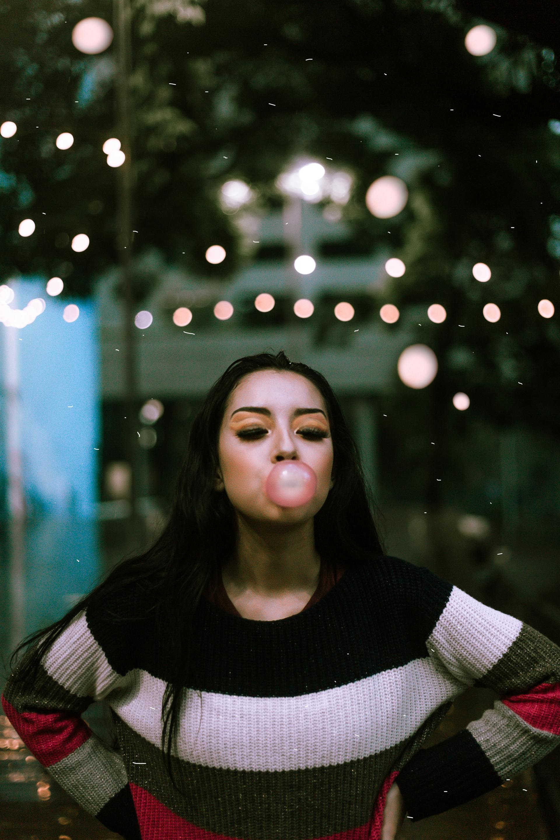 A young woman blowing gum bubble | Source: Pexels