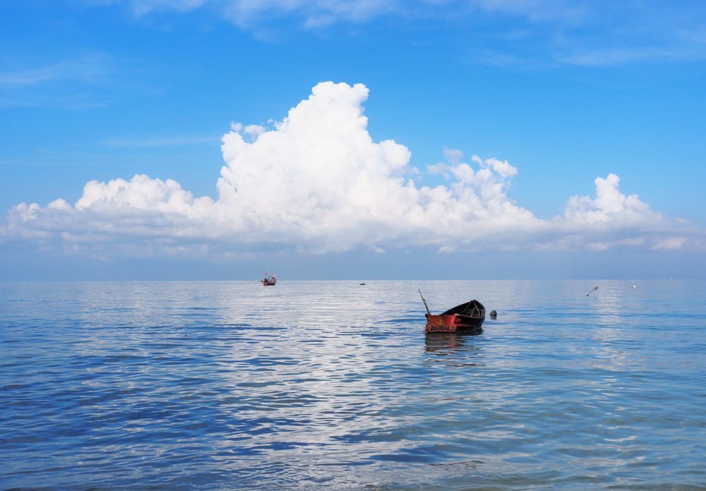 A bright blue sky over a fishing boat | Photo: Shutterstock