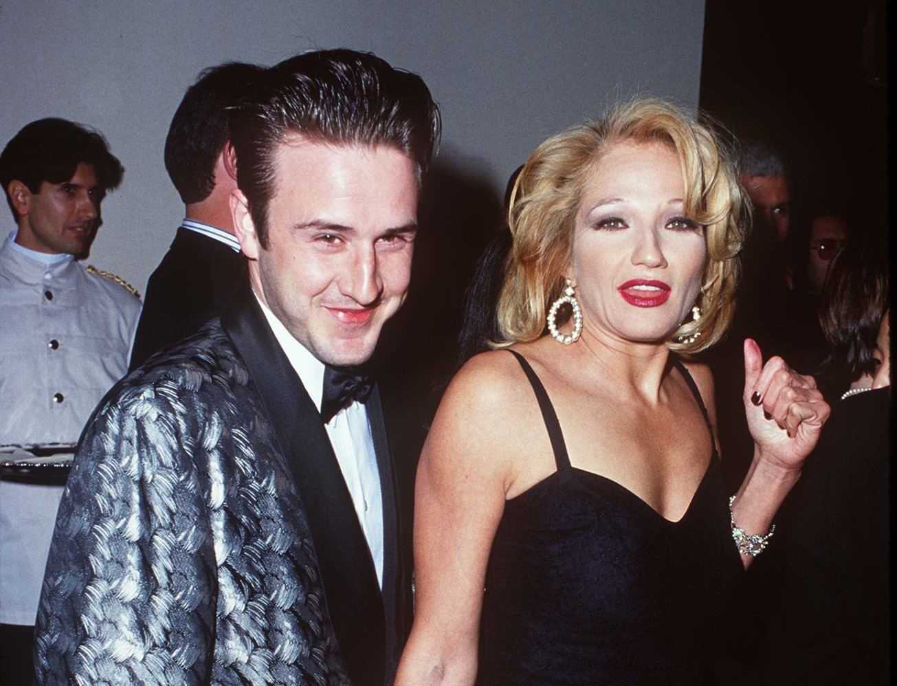 David Arquette and Ellen Barkin at the 5th Annual Fire and Ice Ball to Benefit Revlon UCLA Women Cancer Center on December 7, 1994. | Source: Getty Images
