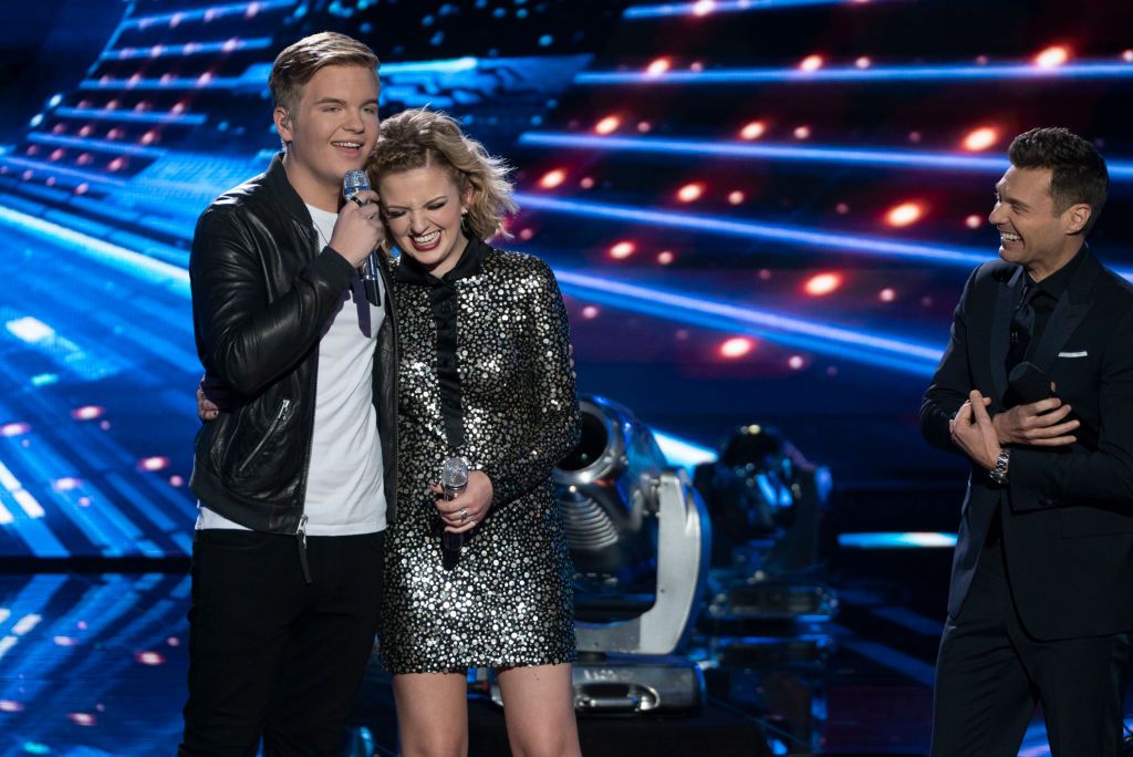 Caleb Lee Hutchinson, Maddie Poppe and Ryan Seacrest in the "American Idol" finale in 2018 | Source: Getty Images