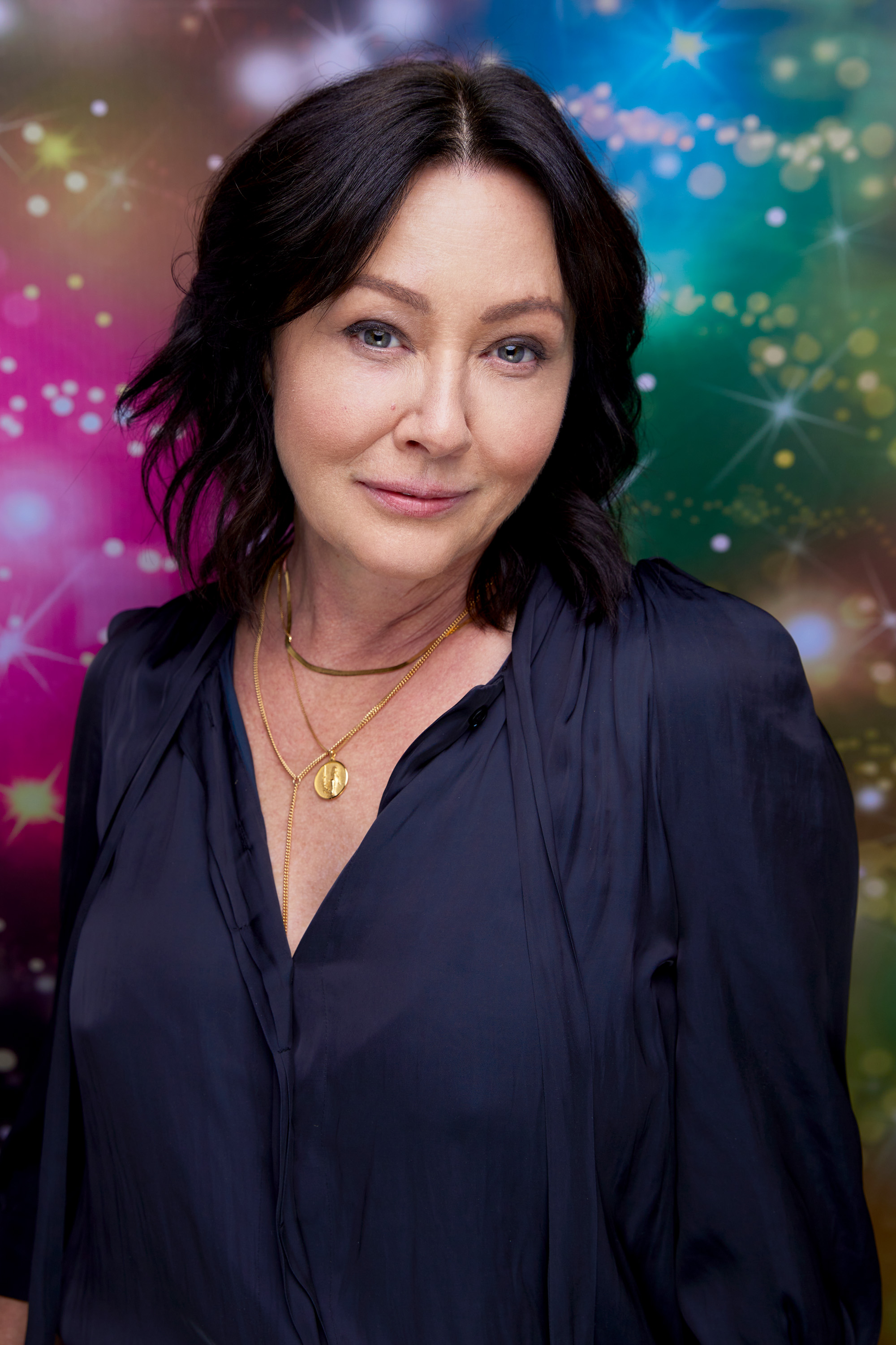 Shannen Doherty posing for a picture for a Season 3 episode of "The Kelly Clarkson Show" in 2021. | Source: Getty Images
