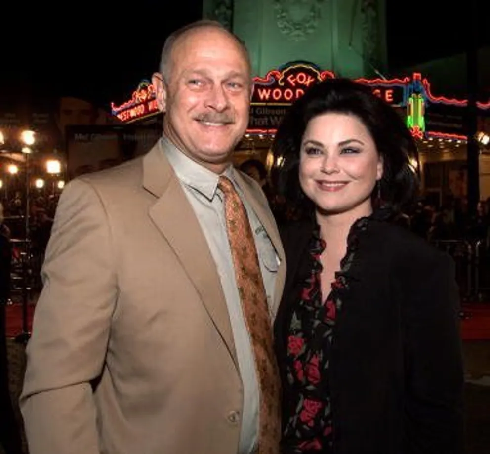 Gerald McRaney and Delta Burke at the Village Theater in Los Angeles, Ca. 12/13/00. | Photo: Getty Images