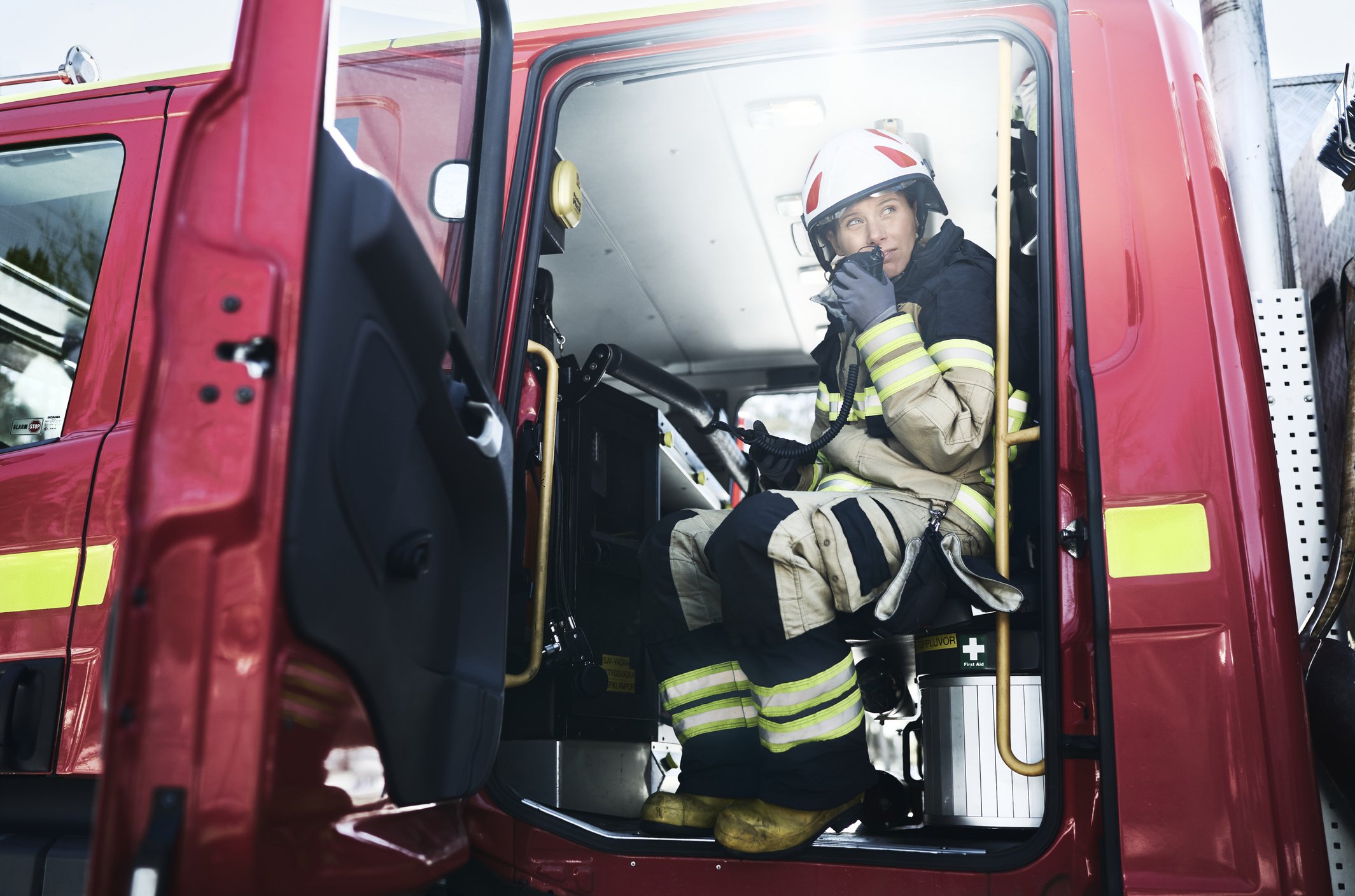 Feuerwehrmann im Auto. I Quelle: Getty Images