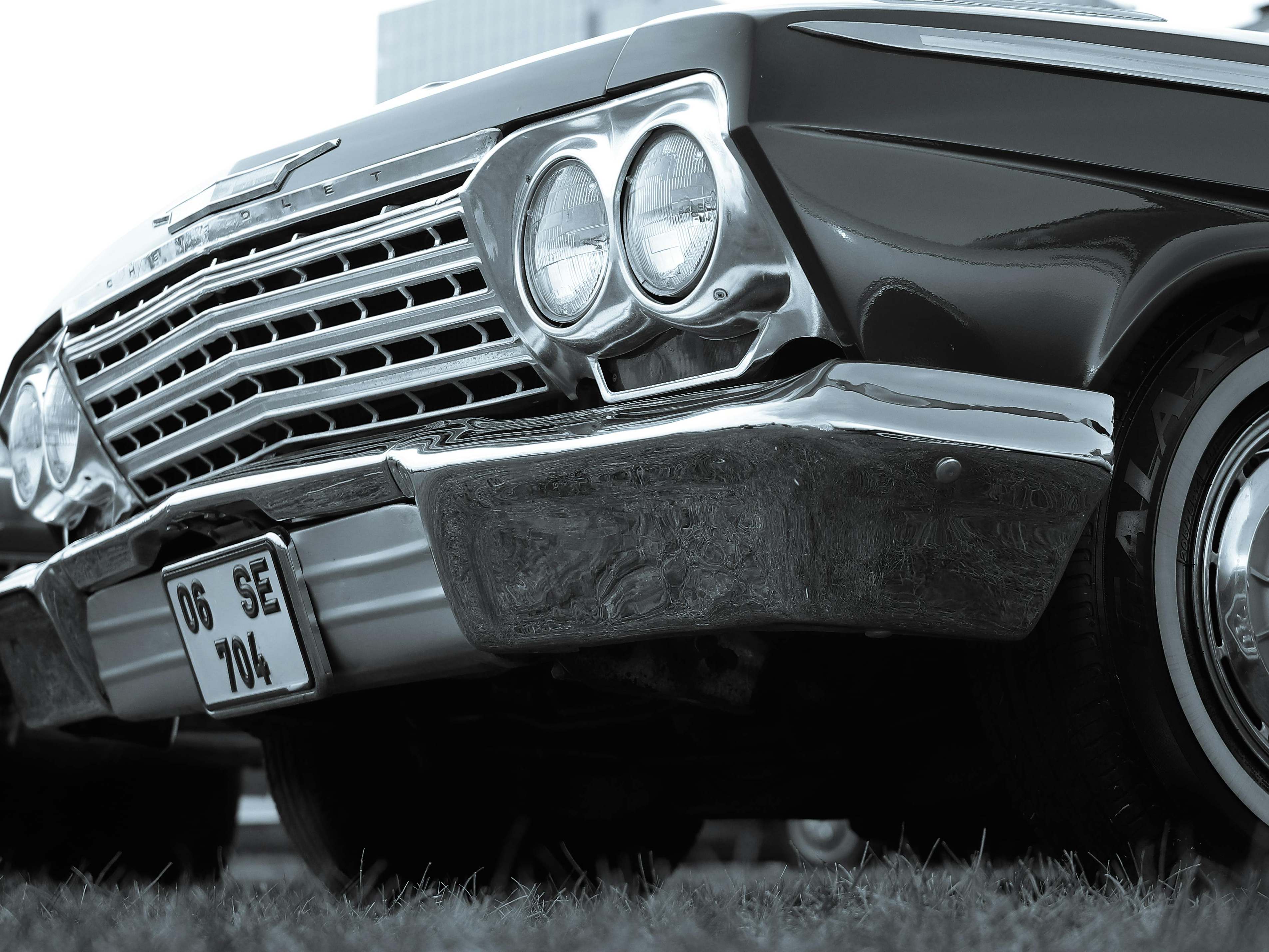 A detailed view of an old Chevrolet car | Source: Pexels