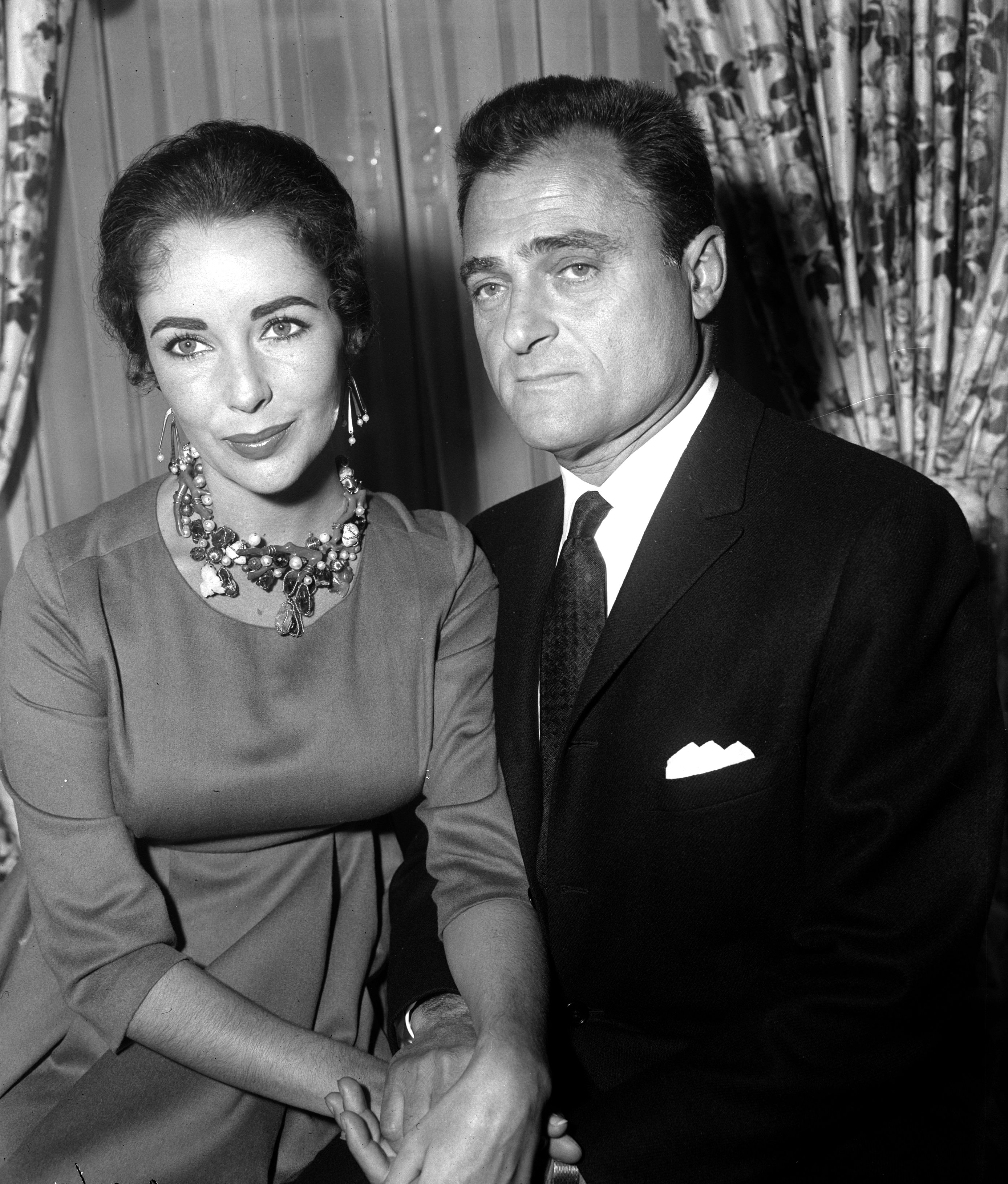 Elizabeth Taylor and Mike Todd during a press conference on January 1, 1957 | Source: Getty Images