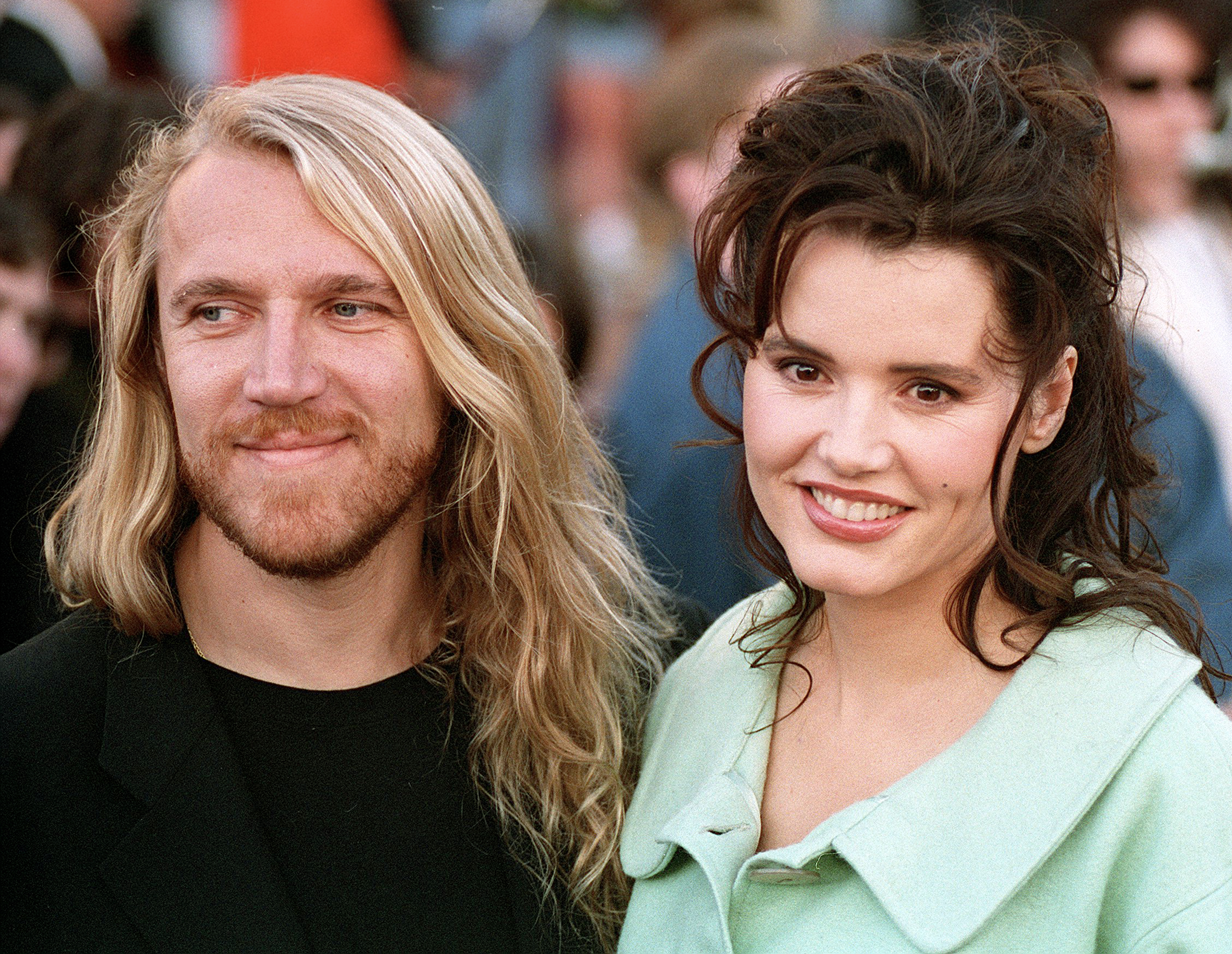 Renny Harlin and Geena Davis at the "Batman Forever" premiere in California, 1995 | Source: Getty Images