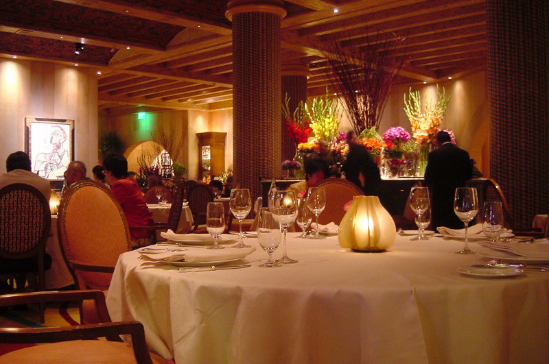 A fine dining restaurant | Source: Flickr