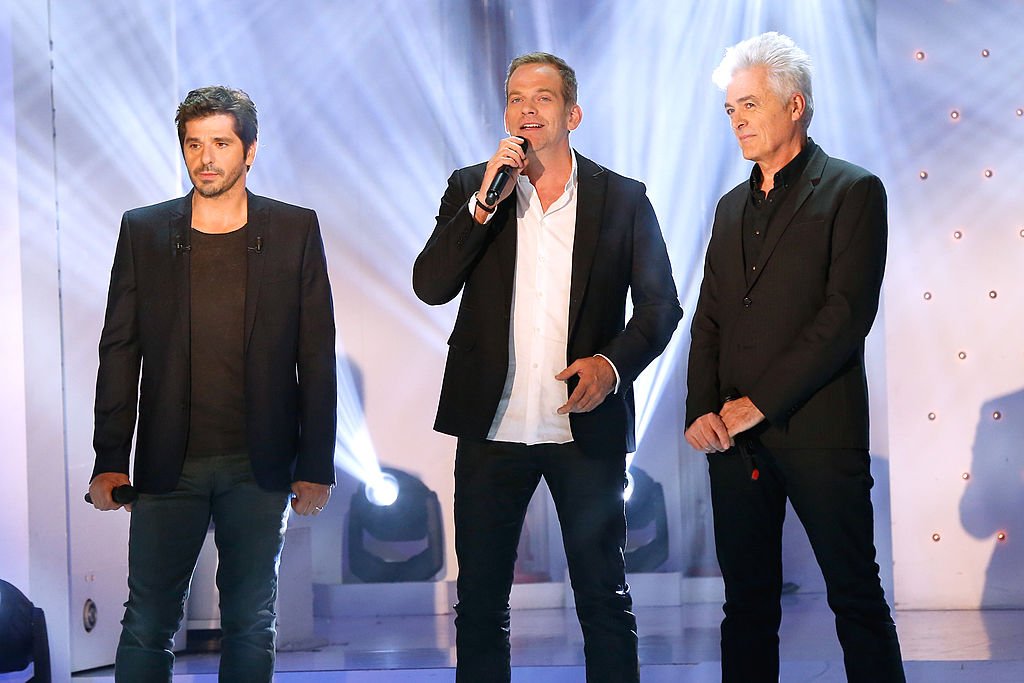 Les chanteurs Patrick Fiori, Garou et Daniel Lavoie interprètent et chantent "Belle" à l'émission de télévision française "Vivement Dimanche" au Pavillon Gabriel le 9 avril 2014 à Paris , France. | Photo : Getty Images.