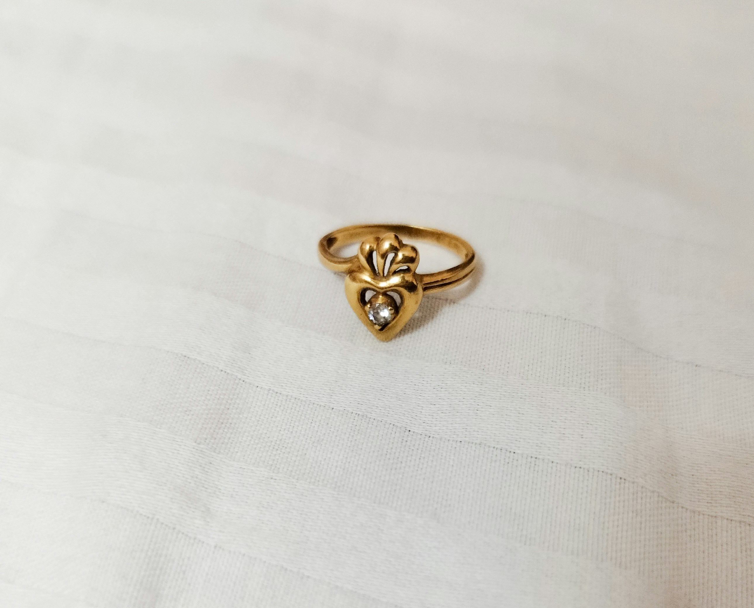 A golden ring | Source: Unsplash