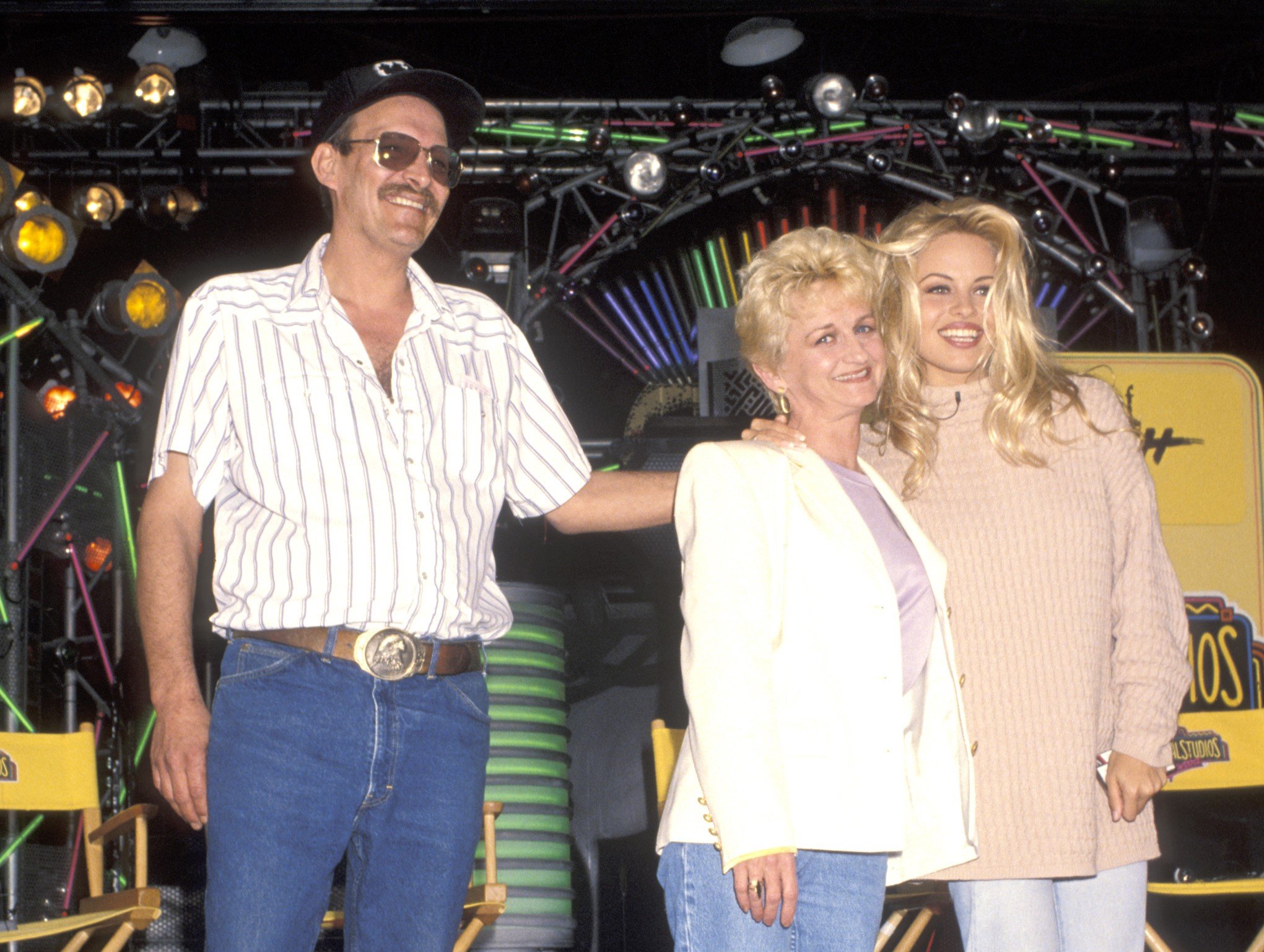 Barry Anderson, Pamela Anderson, and Carol Anderson on April 17, 1993. | Source: Getty Images