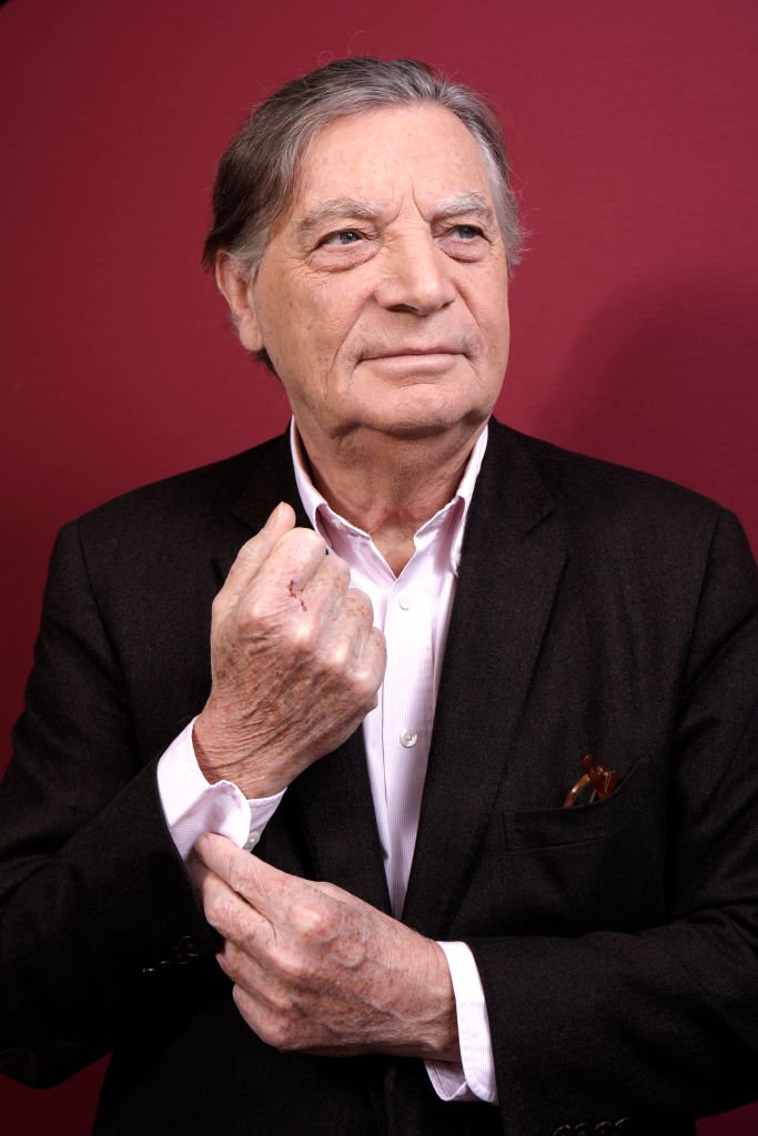 L'écrivain Patrice Duhamel pose lors d'une séance de portrait à Paris, France, le 11/09/2017. | Photo : Getty Images