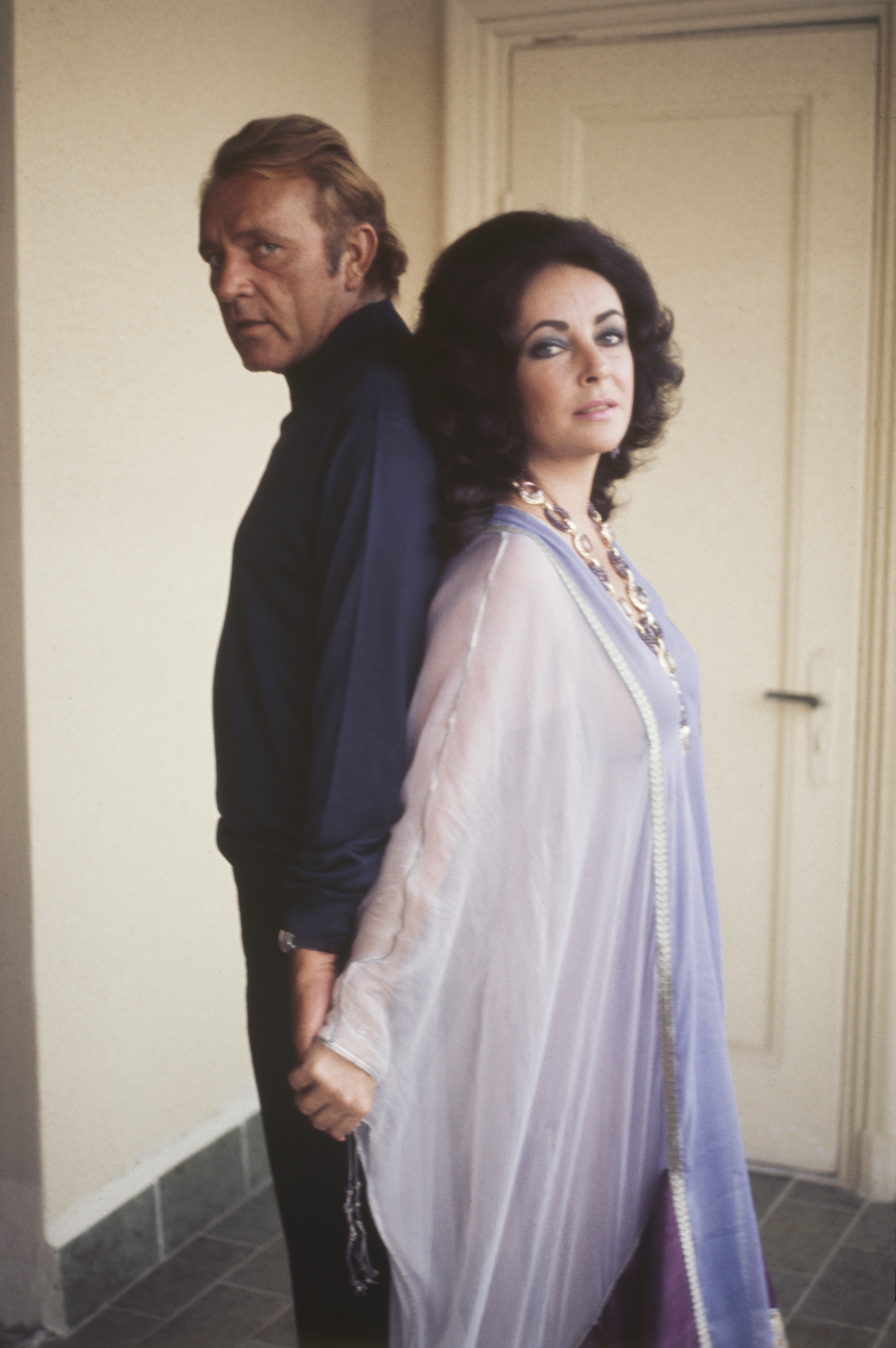 Richard Burton and Elizabeth Taylor in 1975. | Source: Getty Images