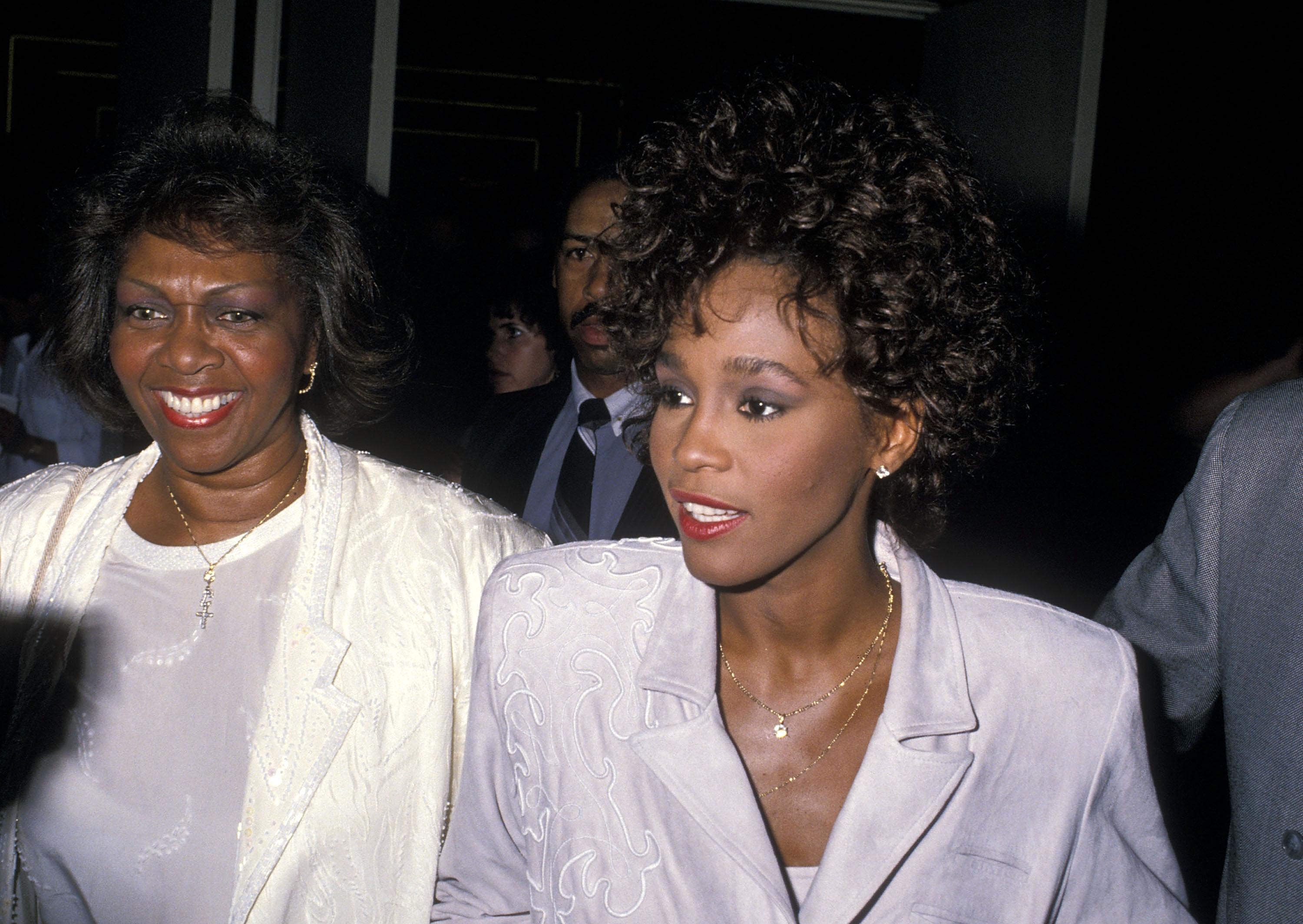 Whitney Houston with her mother Cissy in Las Vegas in 1989 | Source: Getty Images