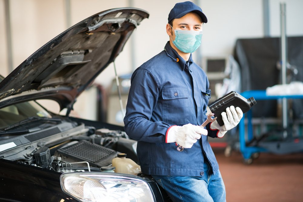 Entretien d'une voiture. | Photo : Shutterstock