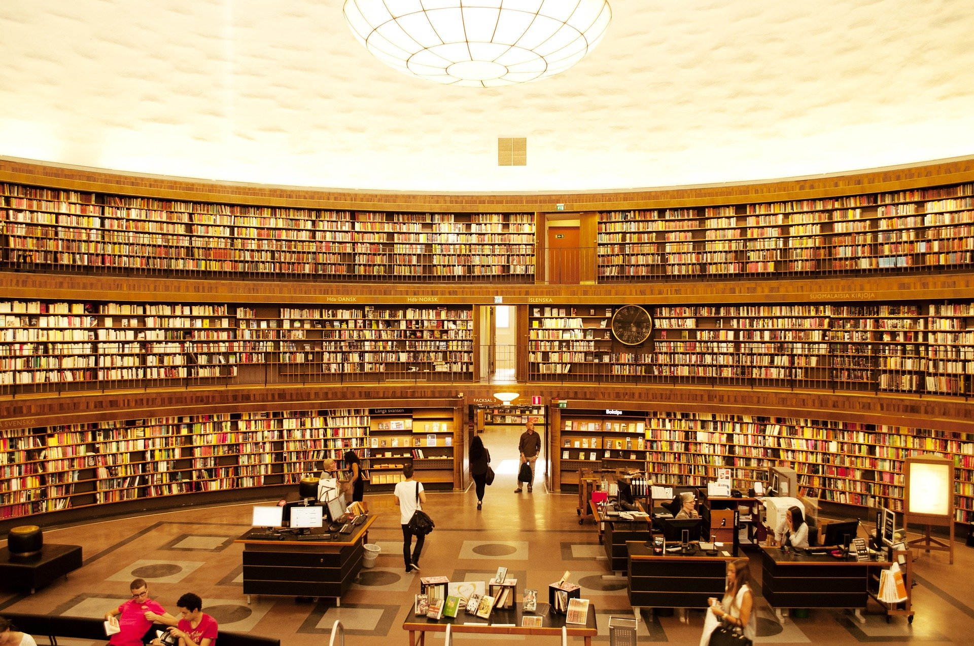 Das Innere einer Studentenbibliothek. | Quelle: Pixabay