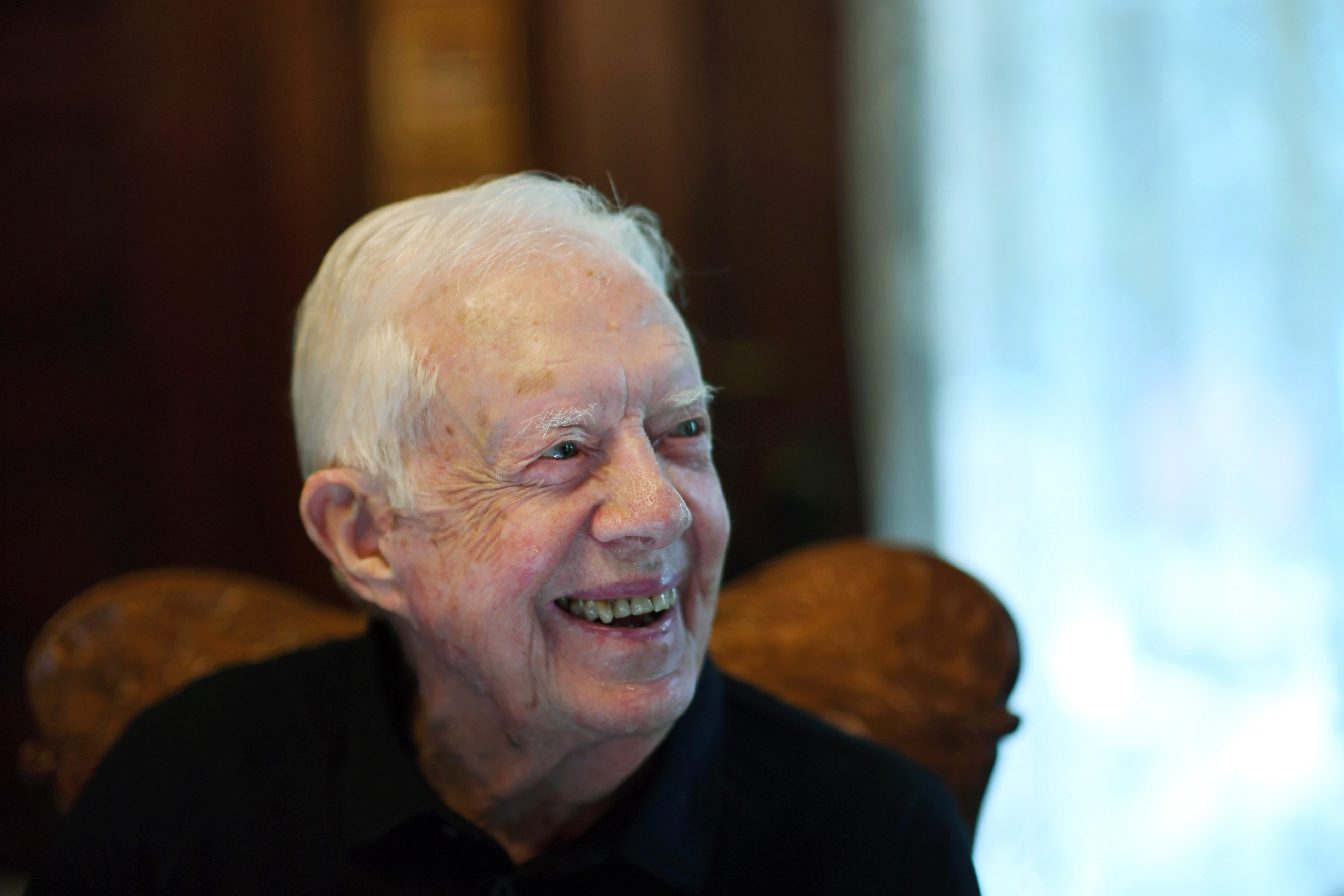 Jimmy Carter being interviewed by reporters at the home of friend, Jill Stuckey in Plains, Georgia, on August 4, 2018. | Source: Getty Images