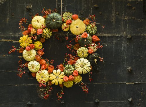 Halloween-themed wreath made with mini pumpkins. | Source: Shutterstock.
