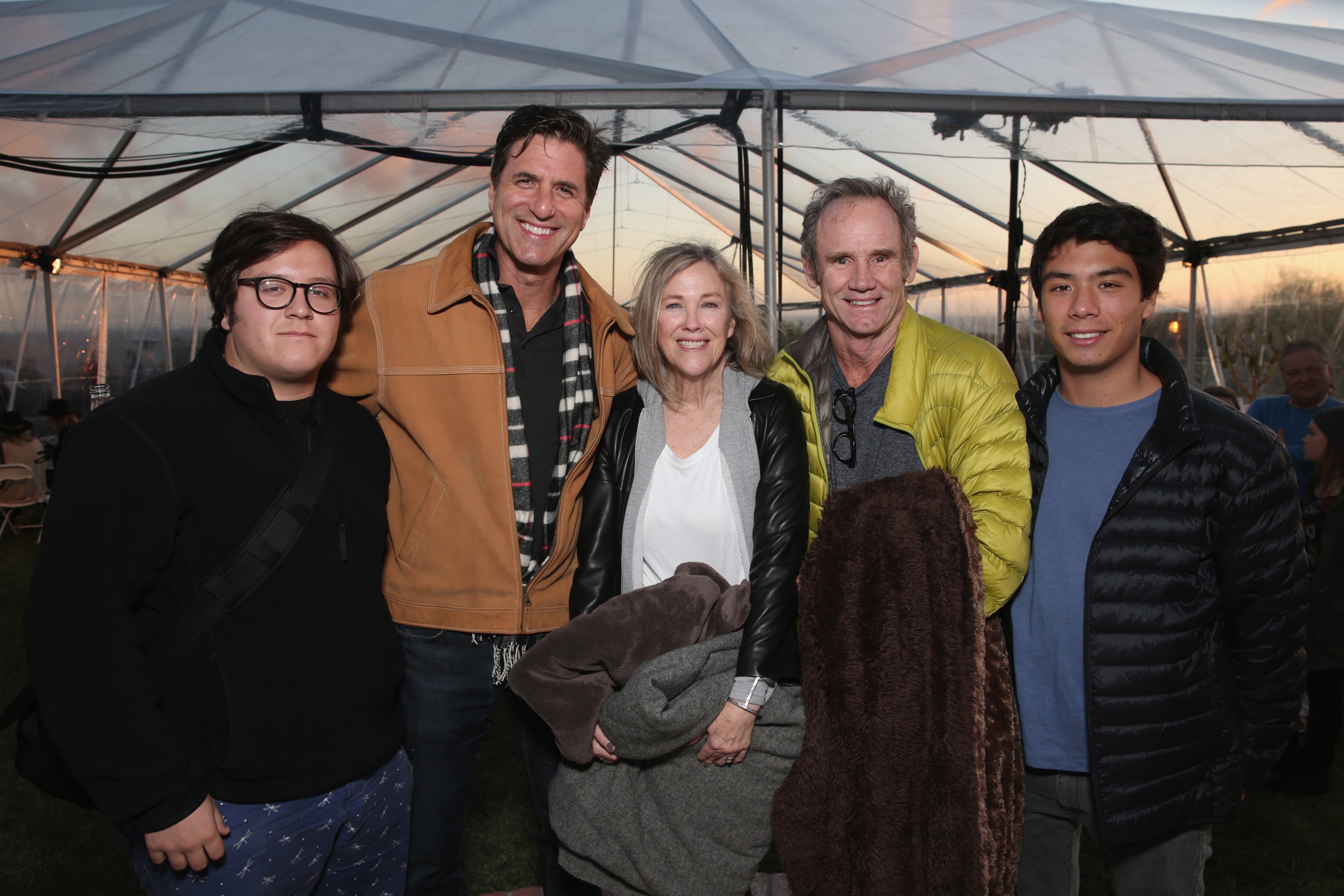 (L-R) Producer Steven Levitan, Catherine O'Hara, Bo Welch and guests attend Rock4EB! 2015 with Ed Sheeran and David Spade on November 15, 2015 in Malibu, California | Source: Getty Images