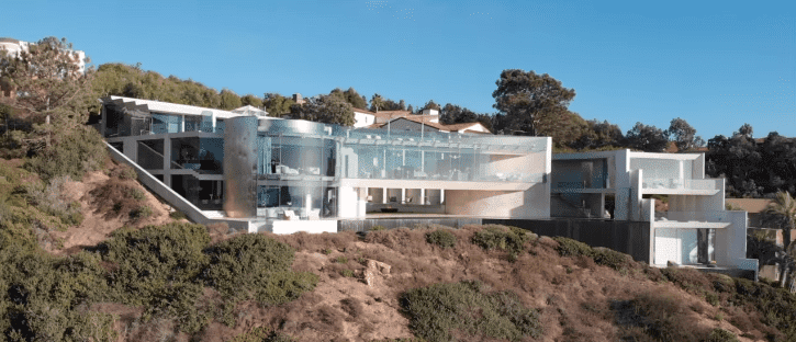 Alicia Keys' $20 million new "Razor House" in California | Photo: YouTube/Open House TV