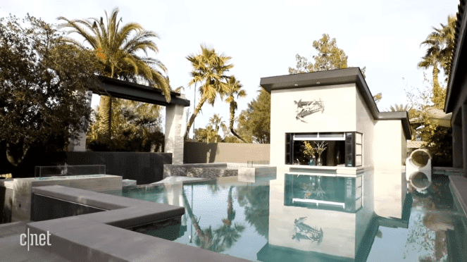 The pool area at the Scott twins' house in Las Vegas | Source: YouTube/CNET