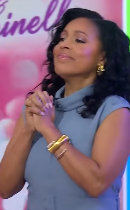 Sheinelle Jones clasps her hands with emotion as she walks toward the stage | Source: YouTube/jennaandfriends