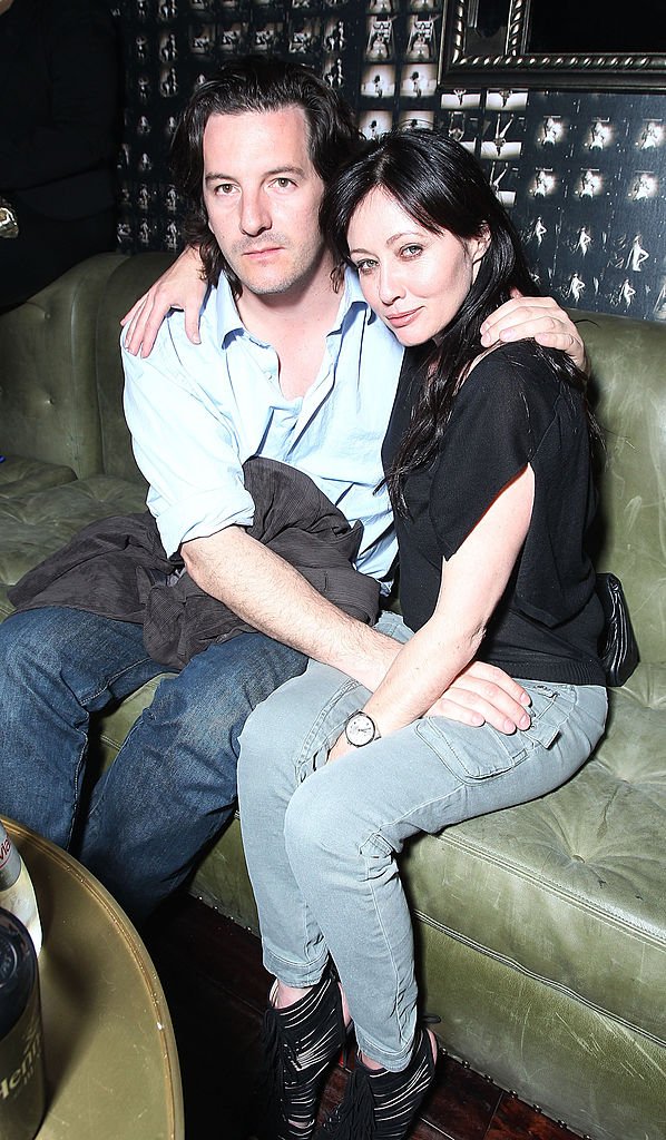 Kurt Iswarienko and Shannen Doherty during The Hennessy Black Event at Voyeur on March 16, 2010, in West Hollywood, California. | Source: Getty Images