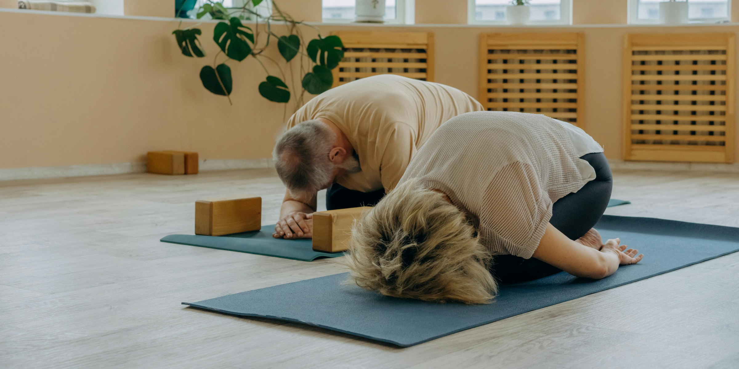 A man and woman exercising | Source: Pexels