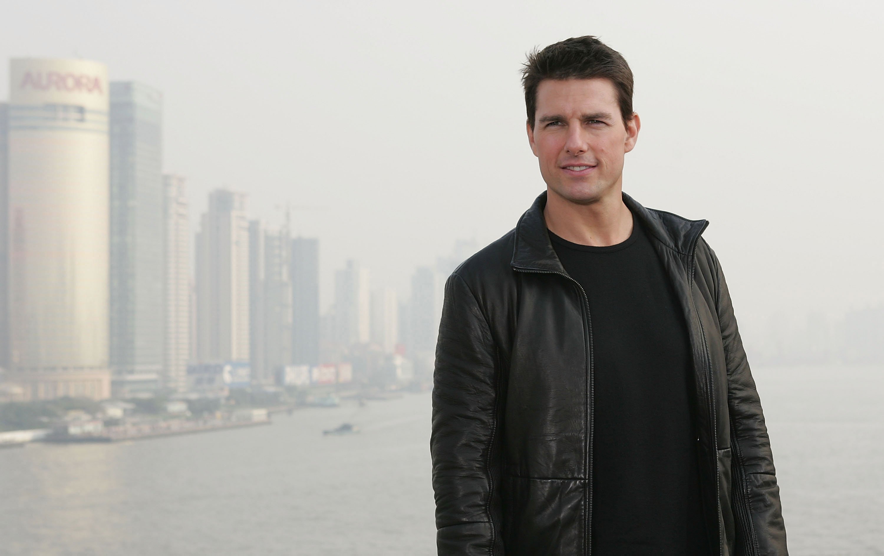 Tom Cruise promoting "Mission Impossible III" atop Shanghai's historic Bund 18 building on November 30, 2005 | Photo: GettyImages
