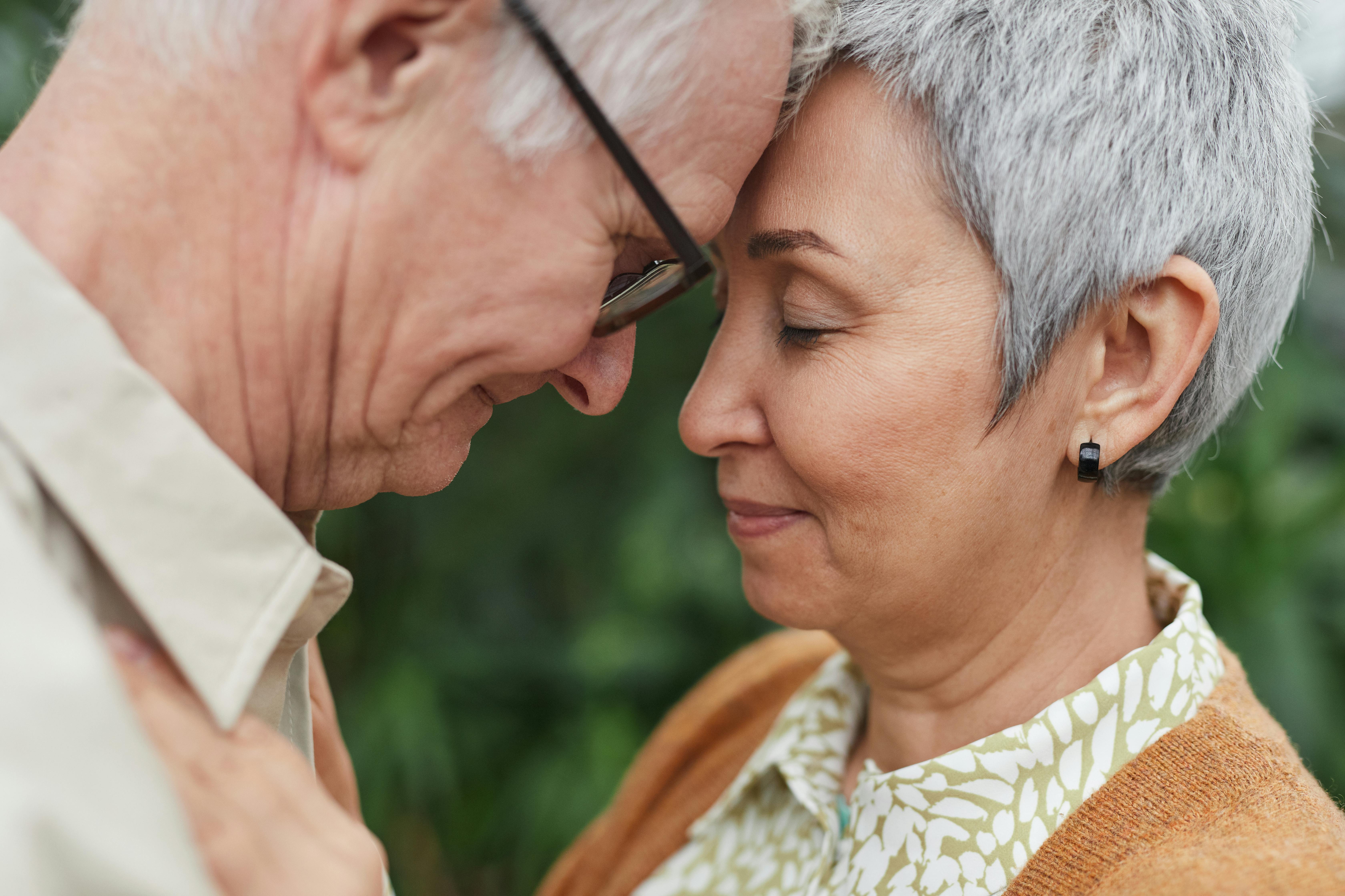 An elderly couple in love | Source: Pexels