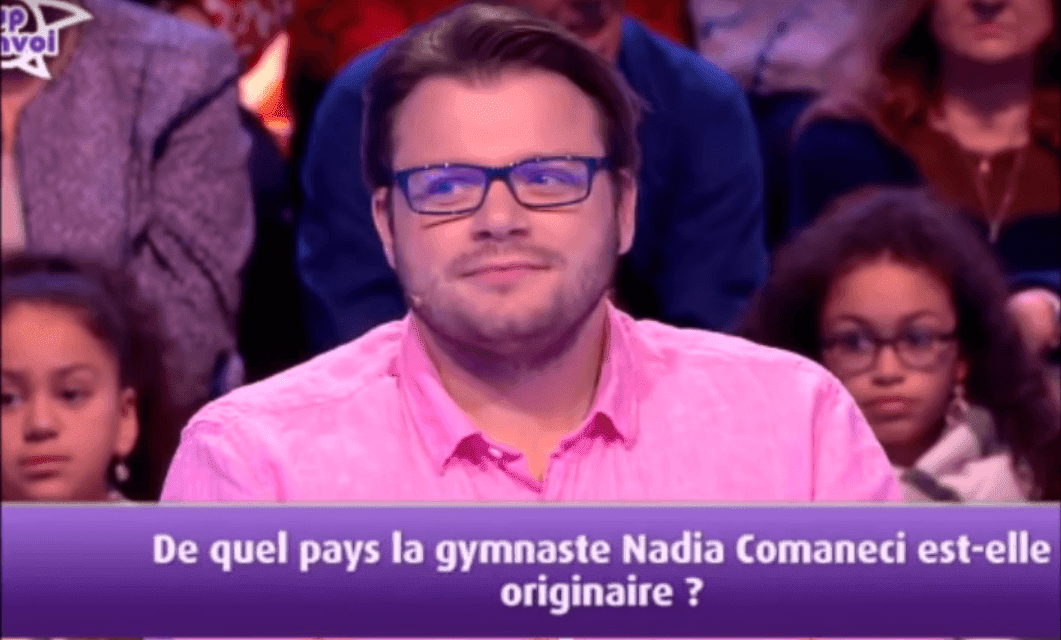 Benoit repondant a une question dans les 12 coups de midi sur TF1. | YouTube/CHASSEUR D'ETOILE
