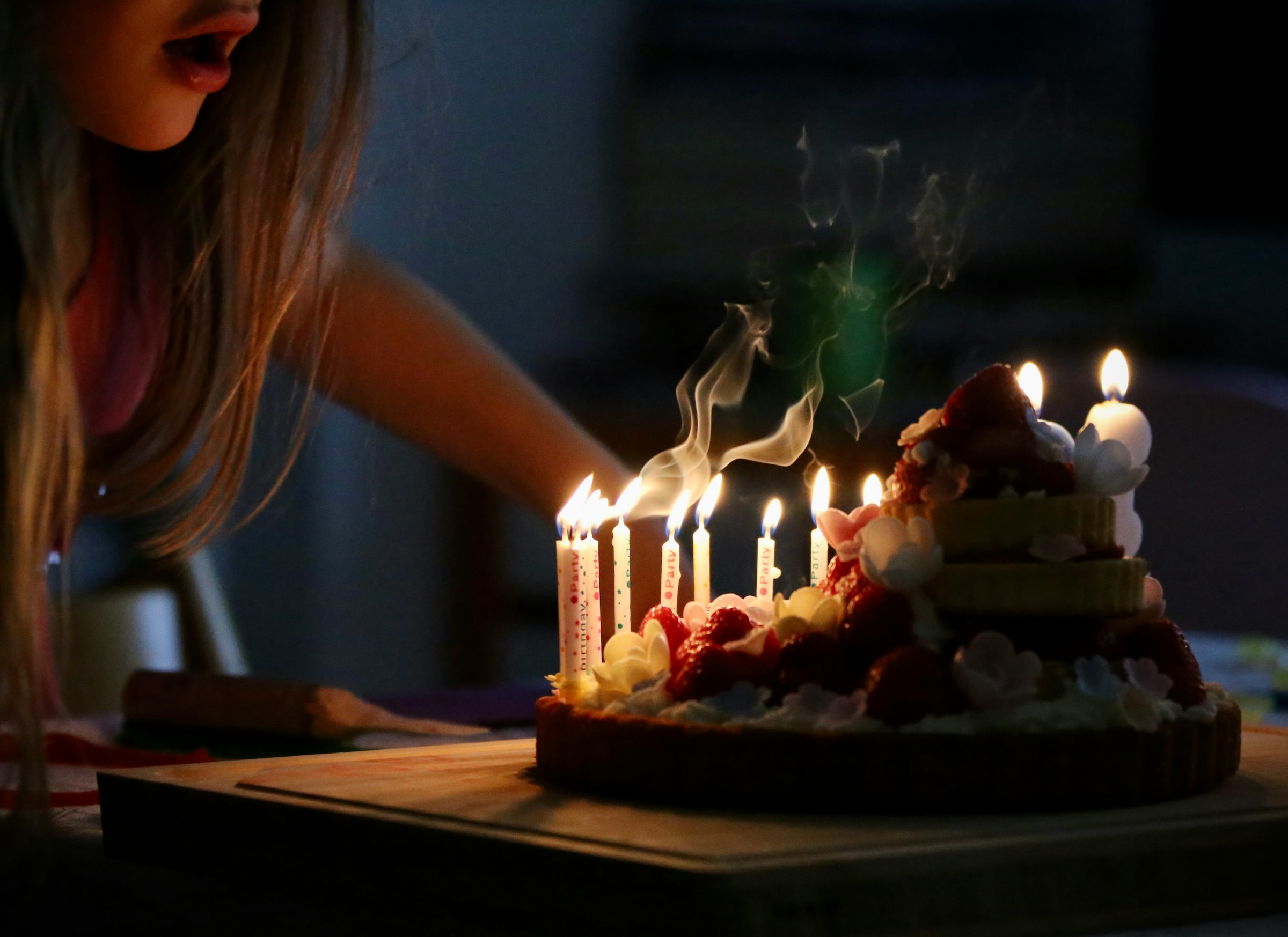 A woman blowing candles | Source: Unsplash